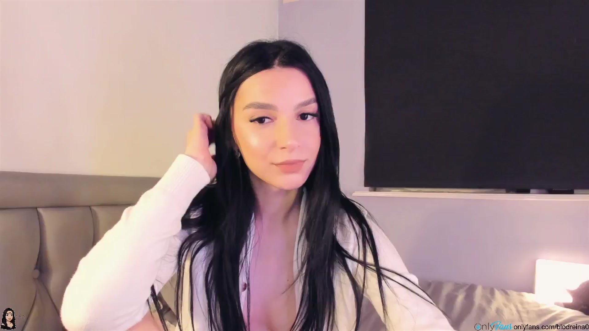 Gallery image thumbnail from Blodreina's myfreecams stream on, 11/14/2025, 01:34 image 16 of 20