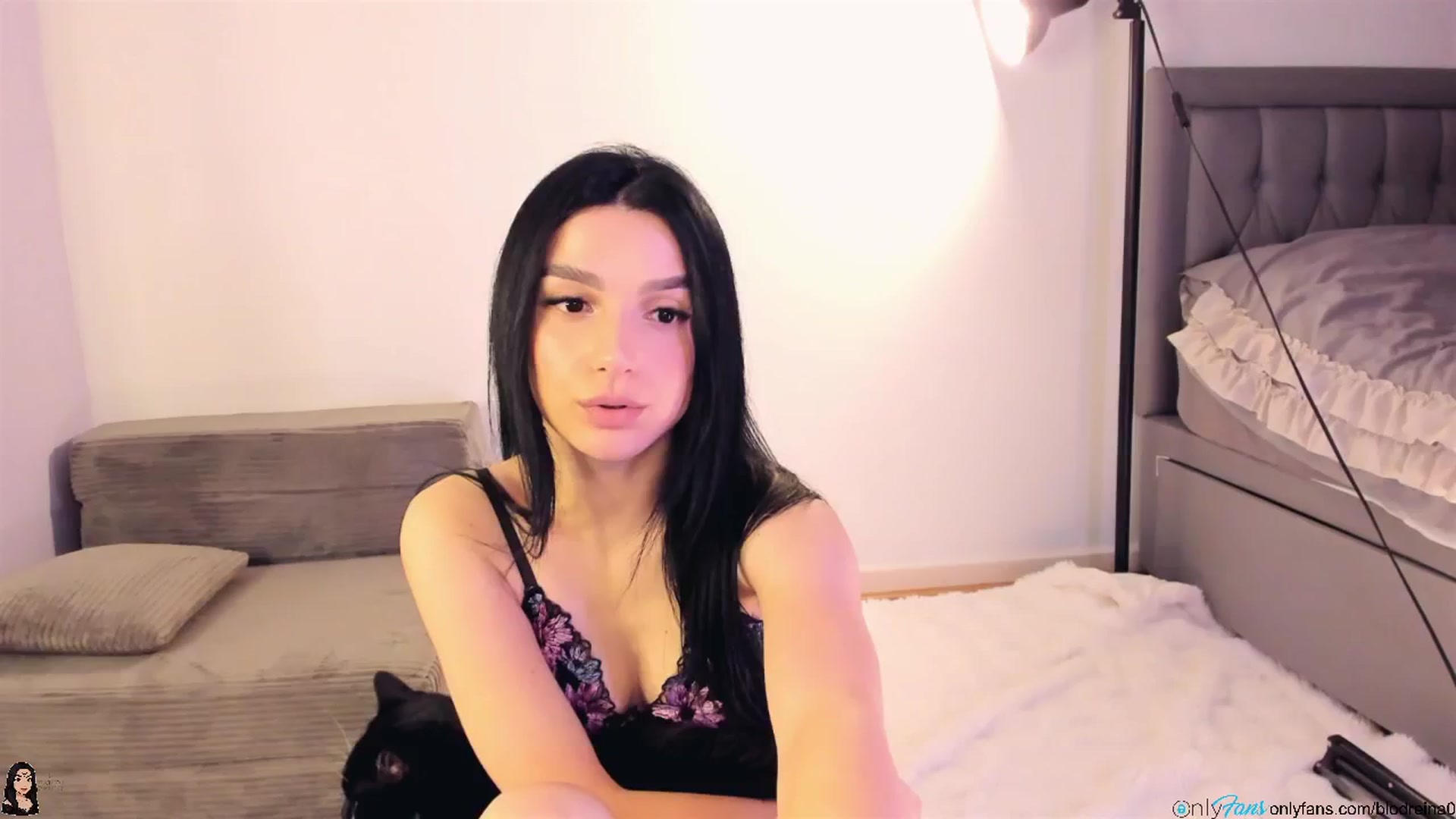 Gallery image thumbnail from Blodreina's myfreecams stream on, 01/15/2026, 06:33 image 15 of 20