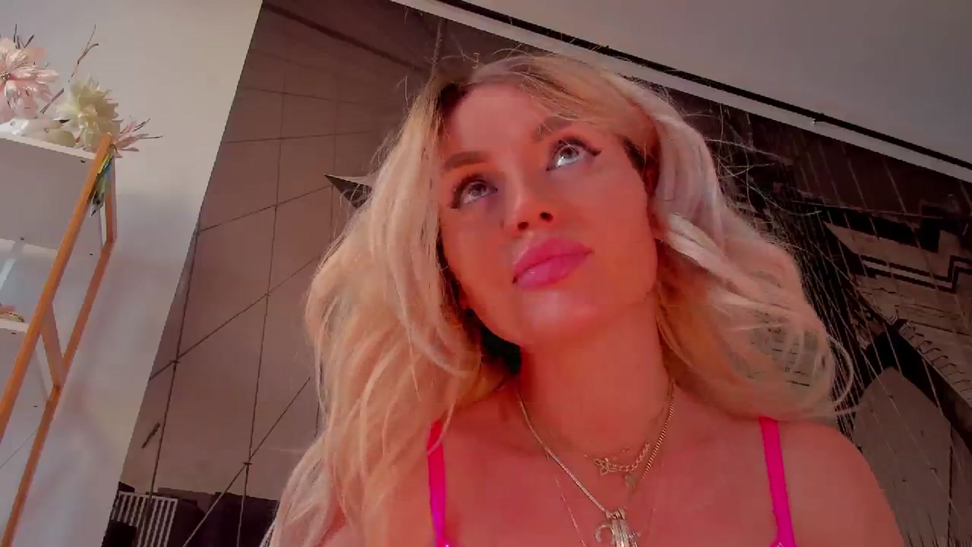 Gallery image thumbnail from Blond3B's myfreecams stream on, 09/17/2023, 10:17 image 16 of 20