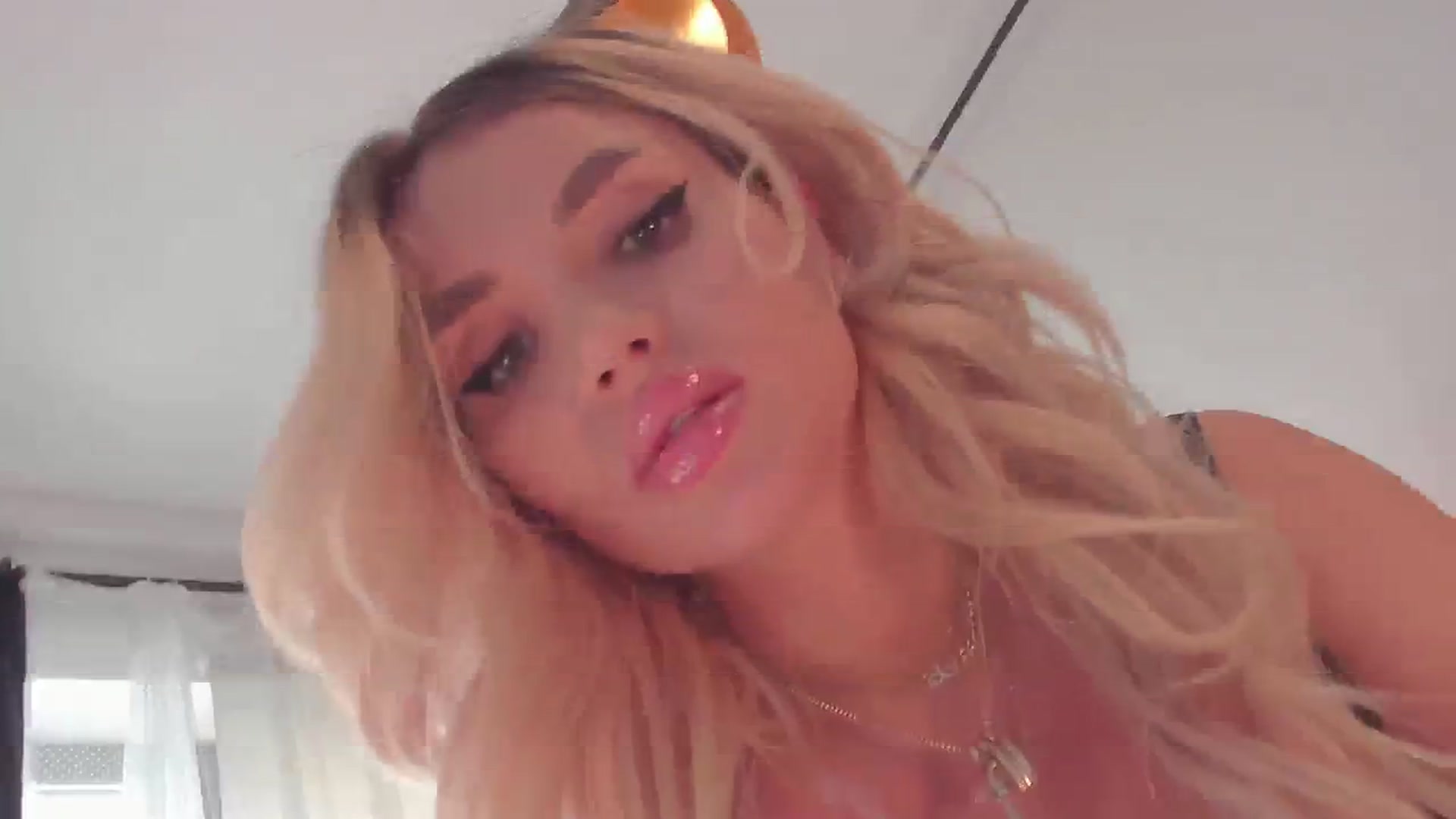 Gallery image thumbnail from Blond3B's myfreecams stream on, 10/16/2023, 13:10 image 17 of 20