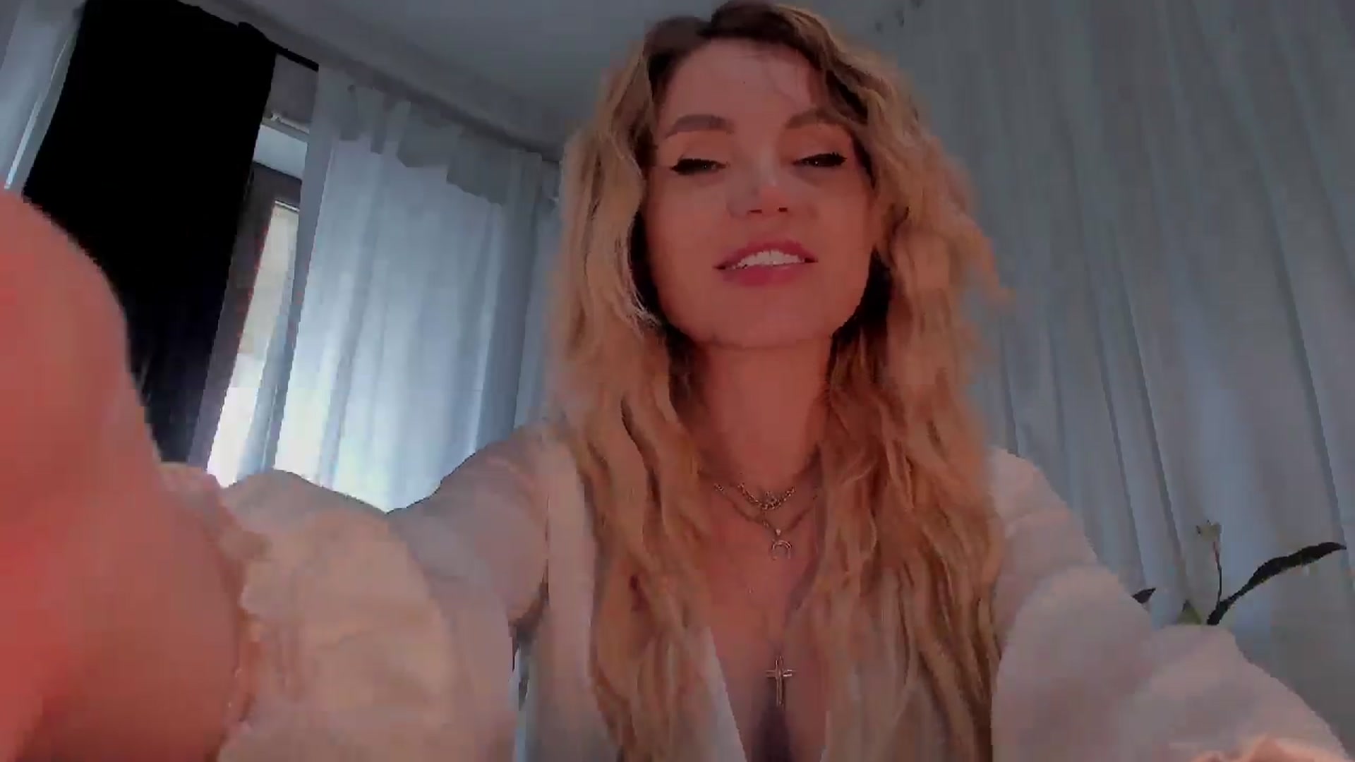 Gallery image thumbnail from Blond3B's myfreecams stream on, 05/18/2024, 13:04 image 11 of 20
