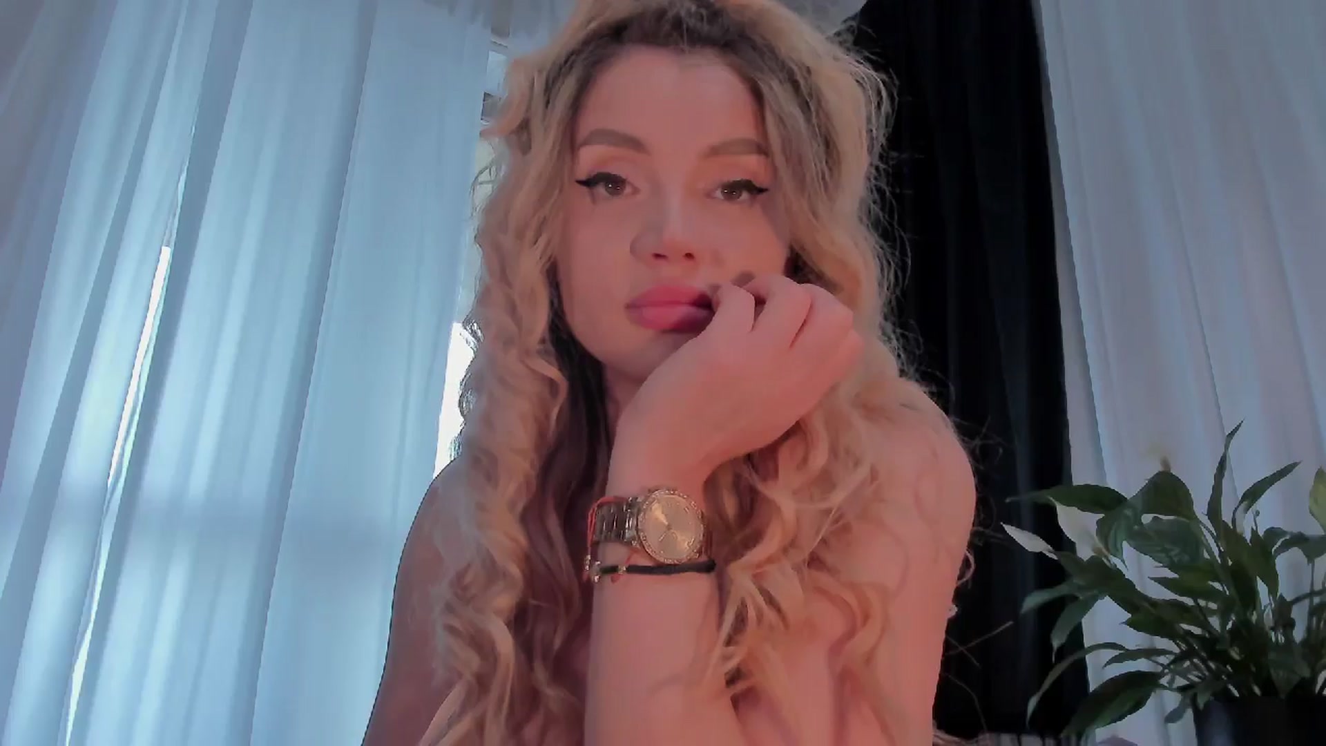 Gallery image thumbnail from Blond3B's myfreecams stream on, 06/01/2024, 13:00 image 20 of 20