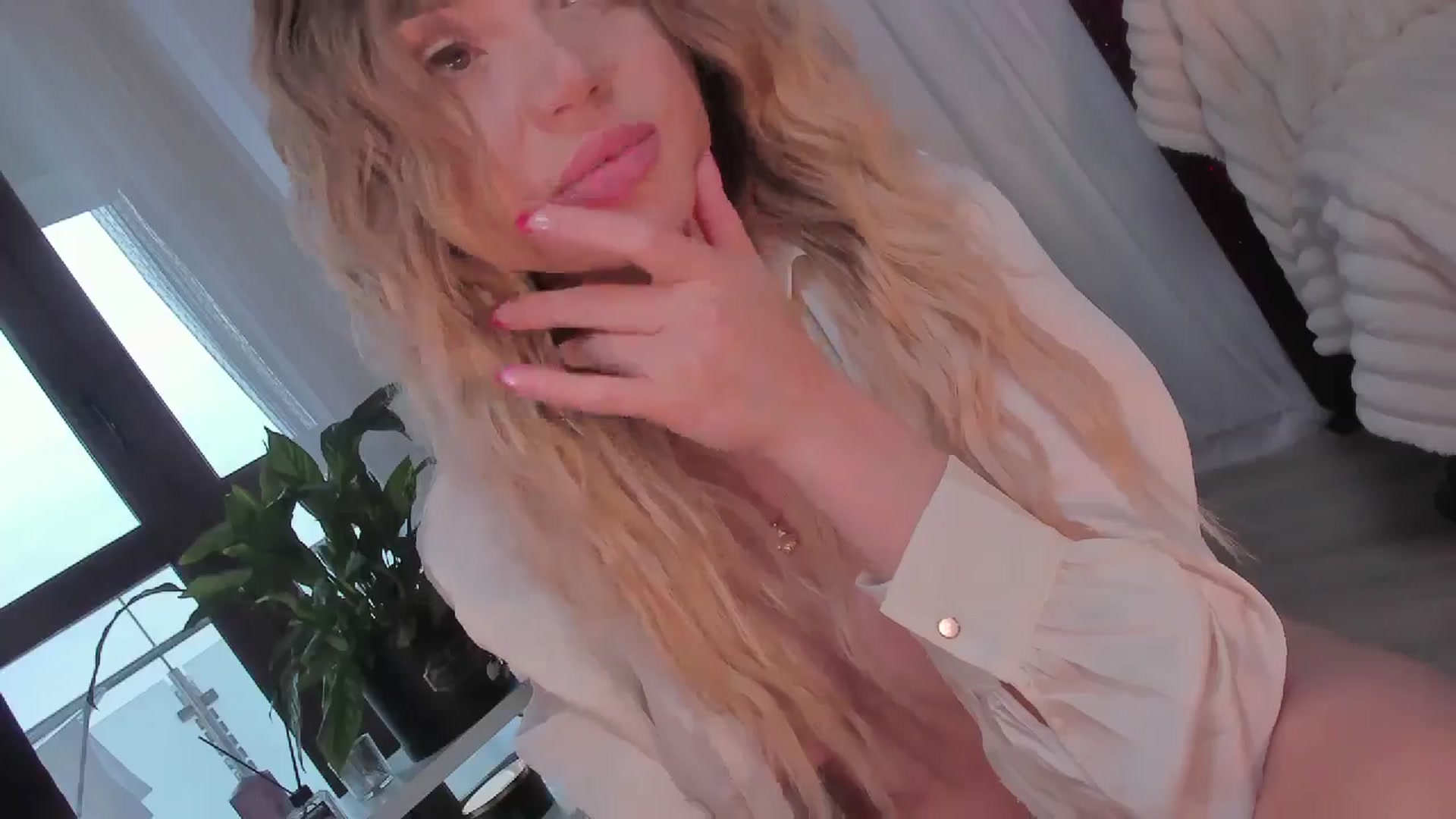 Gallery image thumbnail from Blond3B's myfreecams stream on, 11/15/2024, 13:53 image 2 of 20