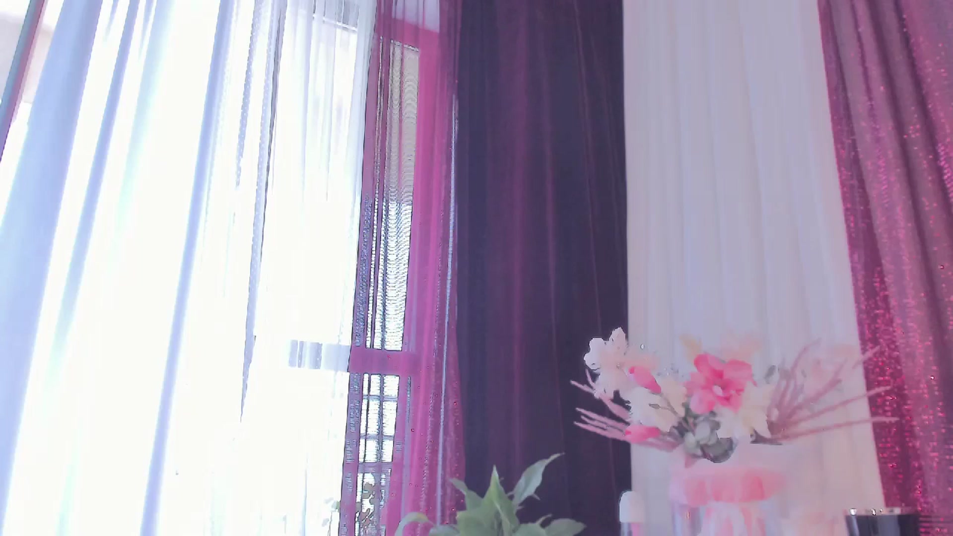 Gallery image thumbnail from Blond3B's myfreecams stream on, 06/23/2025, 10:03 image 13 of 20