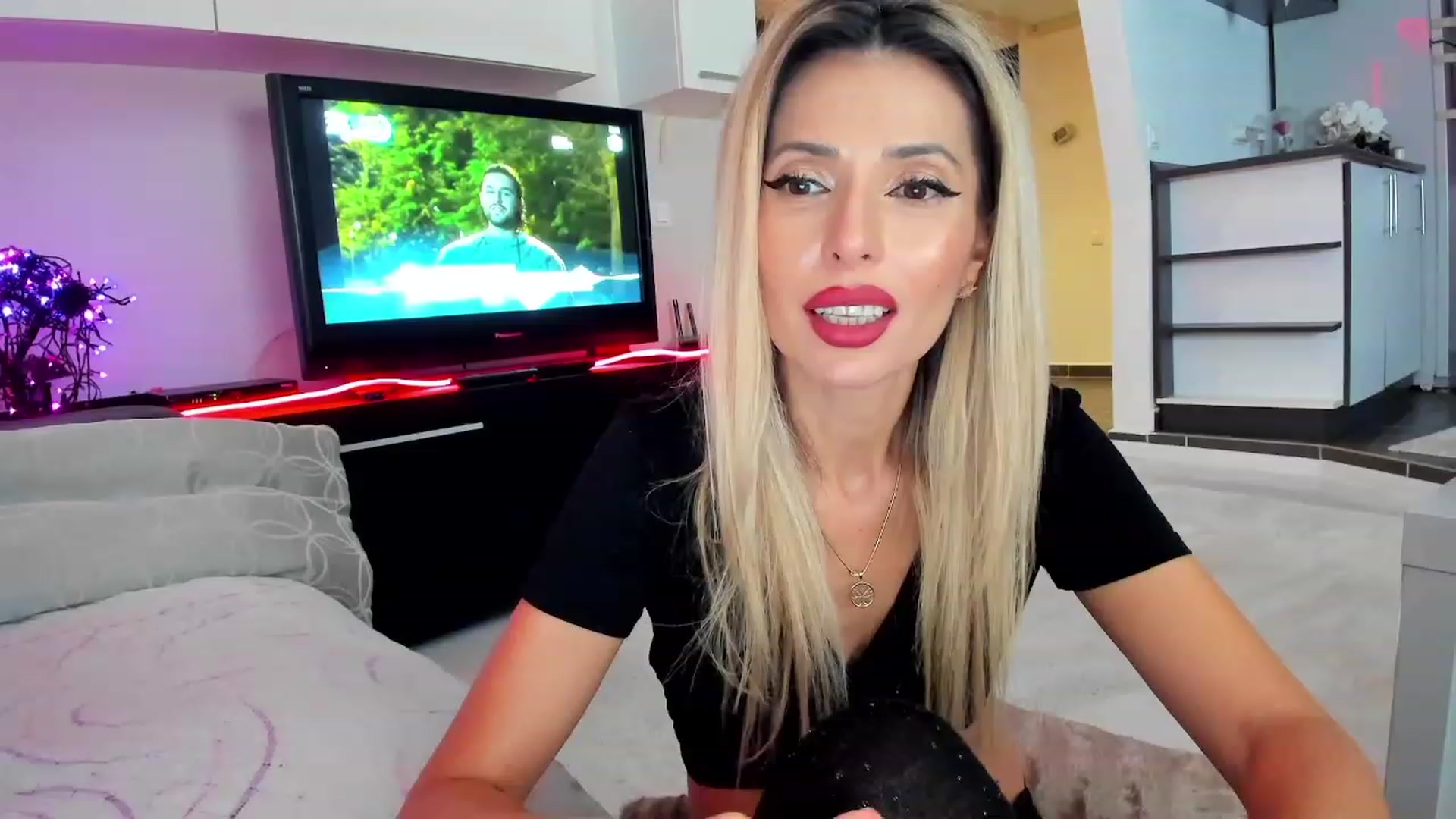 Gallery image thumbnail from BlondBoobs2Go's myfreecams stream on, 12/08/2023, 02:56 image 1 of 20