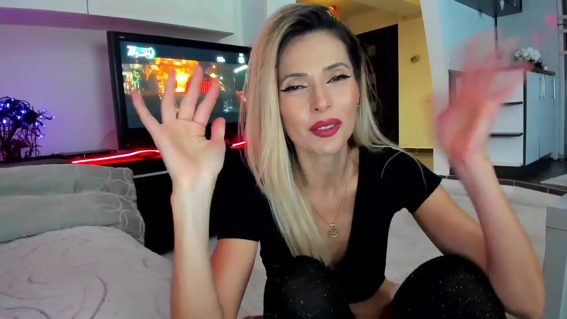 Gallery image thumbnail from BlondBoobs2Go's myfreecams stream on, 12/08/2023, 02:56 image 14 of 20