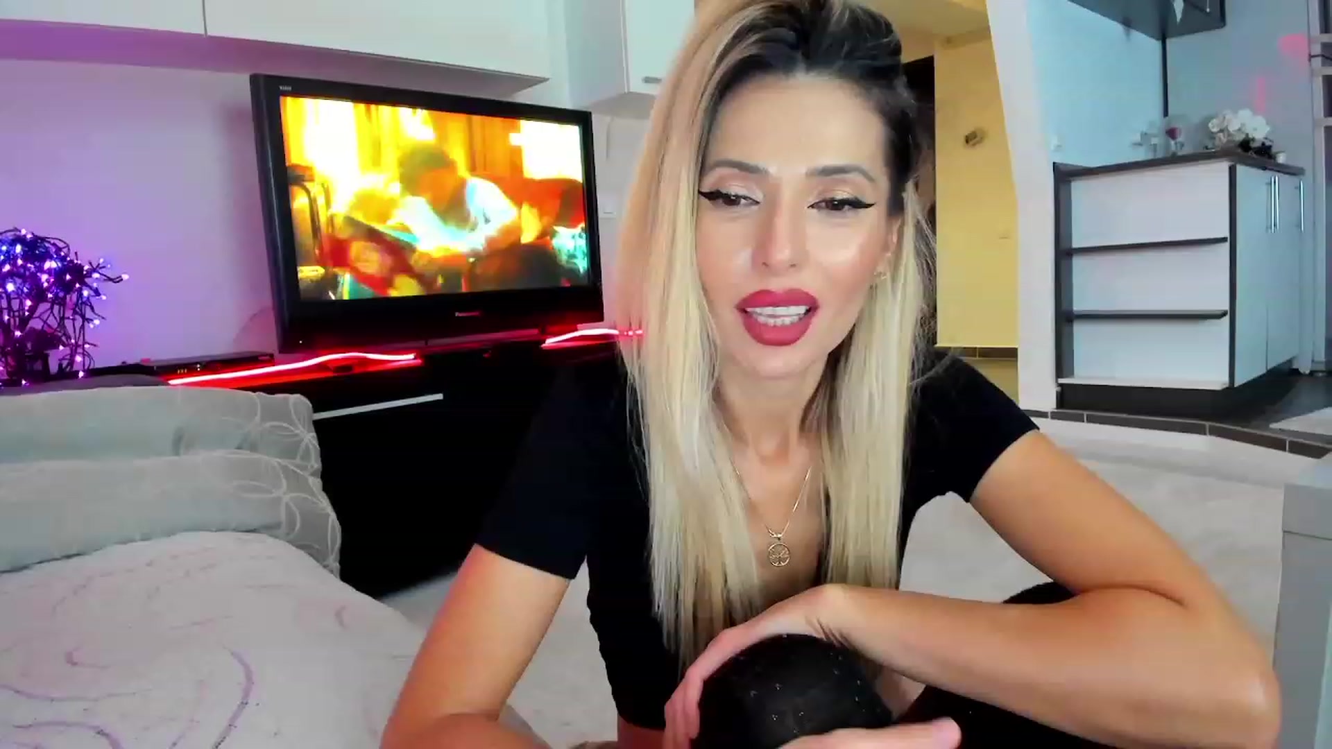 Gallery image thumbnail from BlondBoobs2Go's myfreecams stream on, 12/08/2023, 02:56 image 7 of 20