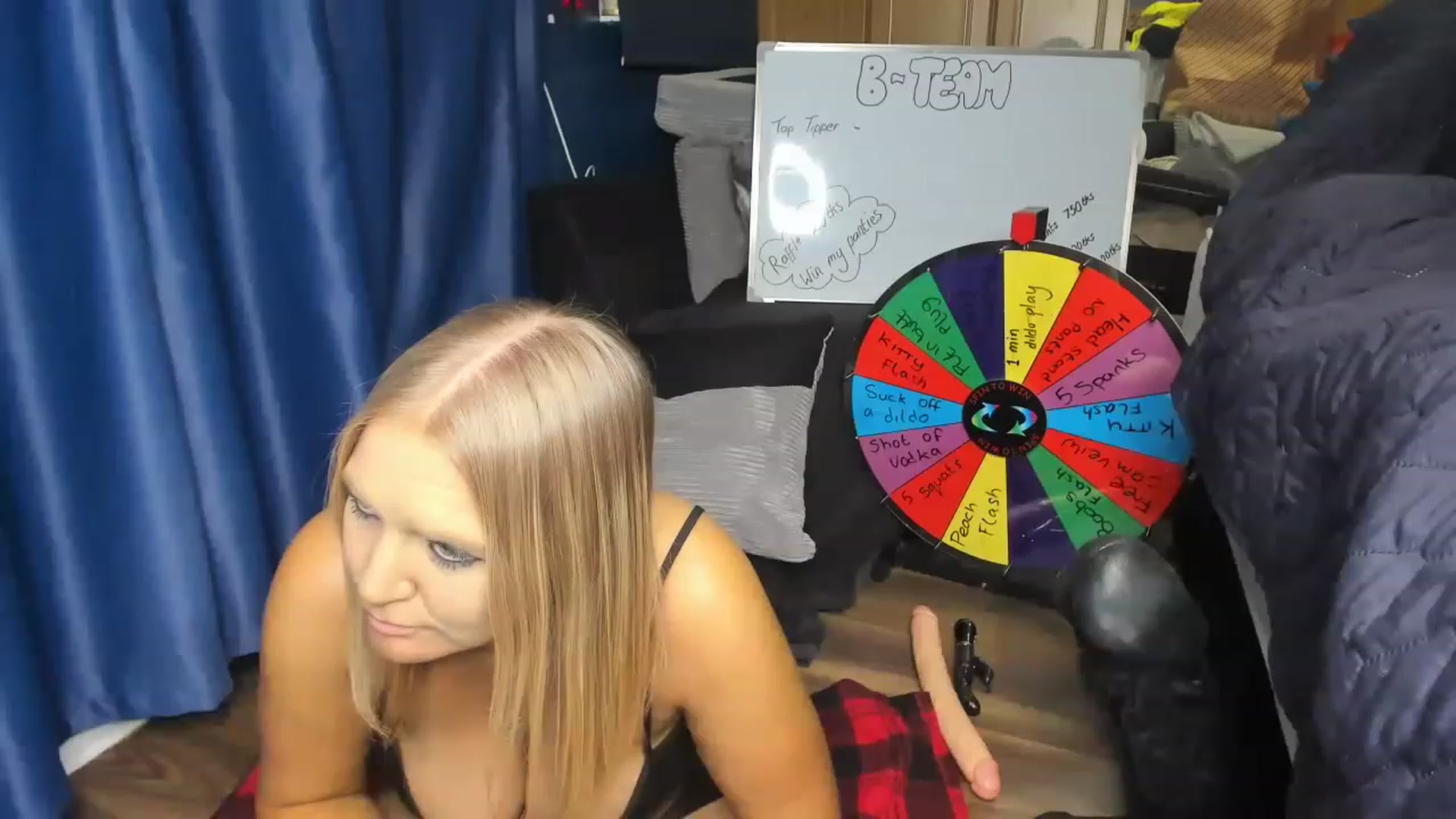 Gallery image thumbnail from Blonddelights's myfreecams stream on, 12/01/2022, 01:42 image 15 of 20