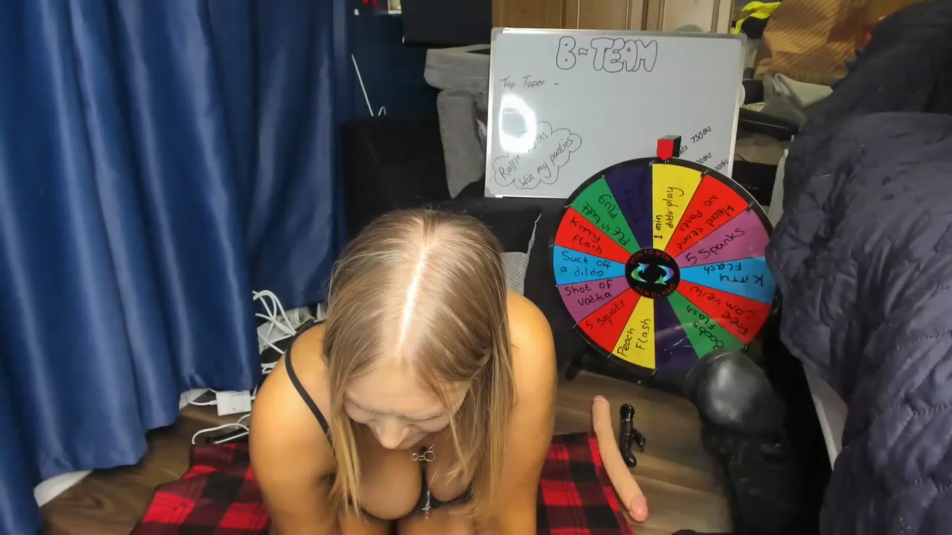 Gallery image thumbnail from Blonddelights's myfreecams stream on, 12/01/2022, 01:42 image 9 of 20