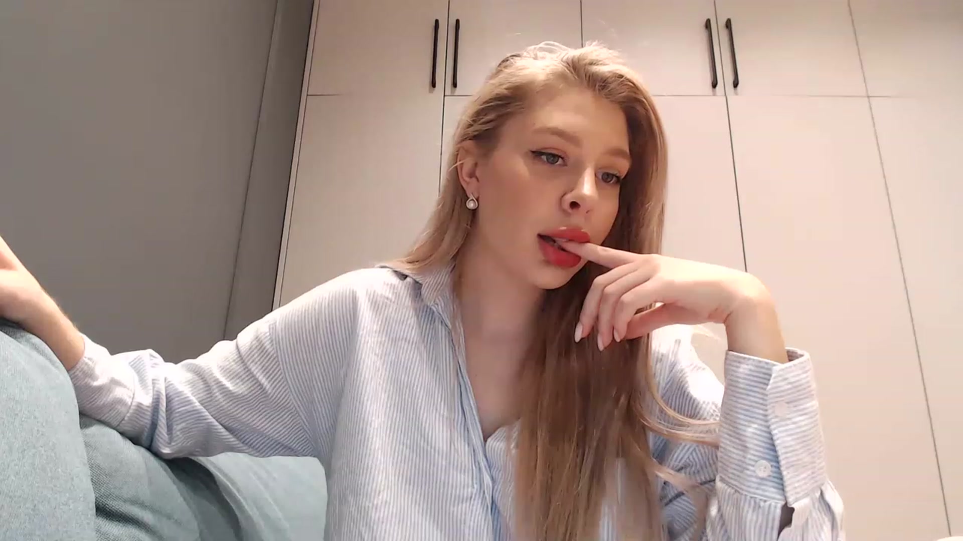 Gallery image thumbnail from BlondeDivaa's myfreecams stream on, 12/22/2022, 16:52 image 20 of 20