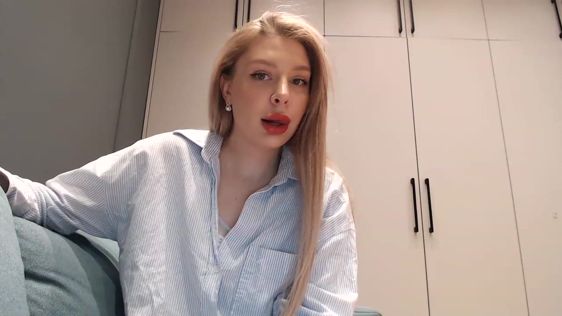 Gallery image thumbnail from BlondeDivaa's myfreecams stream on, 12/22/2022, 16:52 image 14 of 20