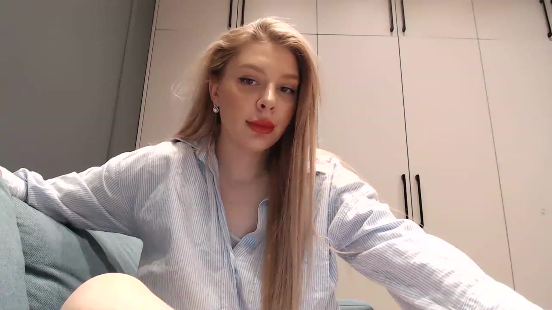 Gallery image thumbnail from BlondeDivaa's myfreecams stream on, 12/22/2022, 16:52 image 16 of 20