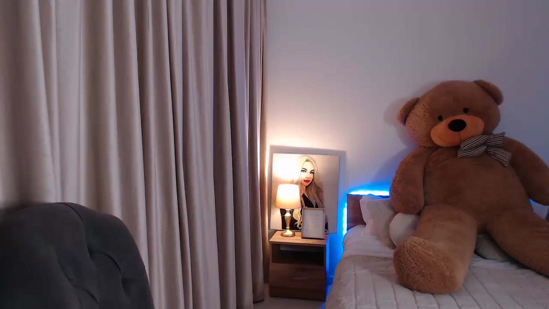 Gallery image thumbnail from BlondeIsBack's myfreecams stream on, 05/18/2024, 02:19 image 15 of 20