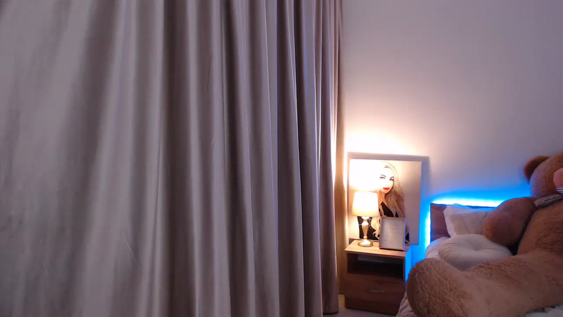 Gallery image thumbnail from BlondeIsBack's myfreecams stream on, 05/19/2024, 01:17 image 19 of 20