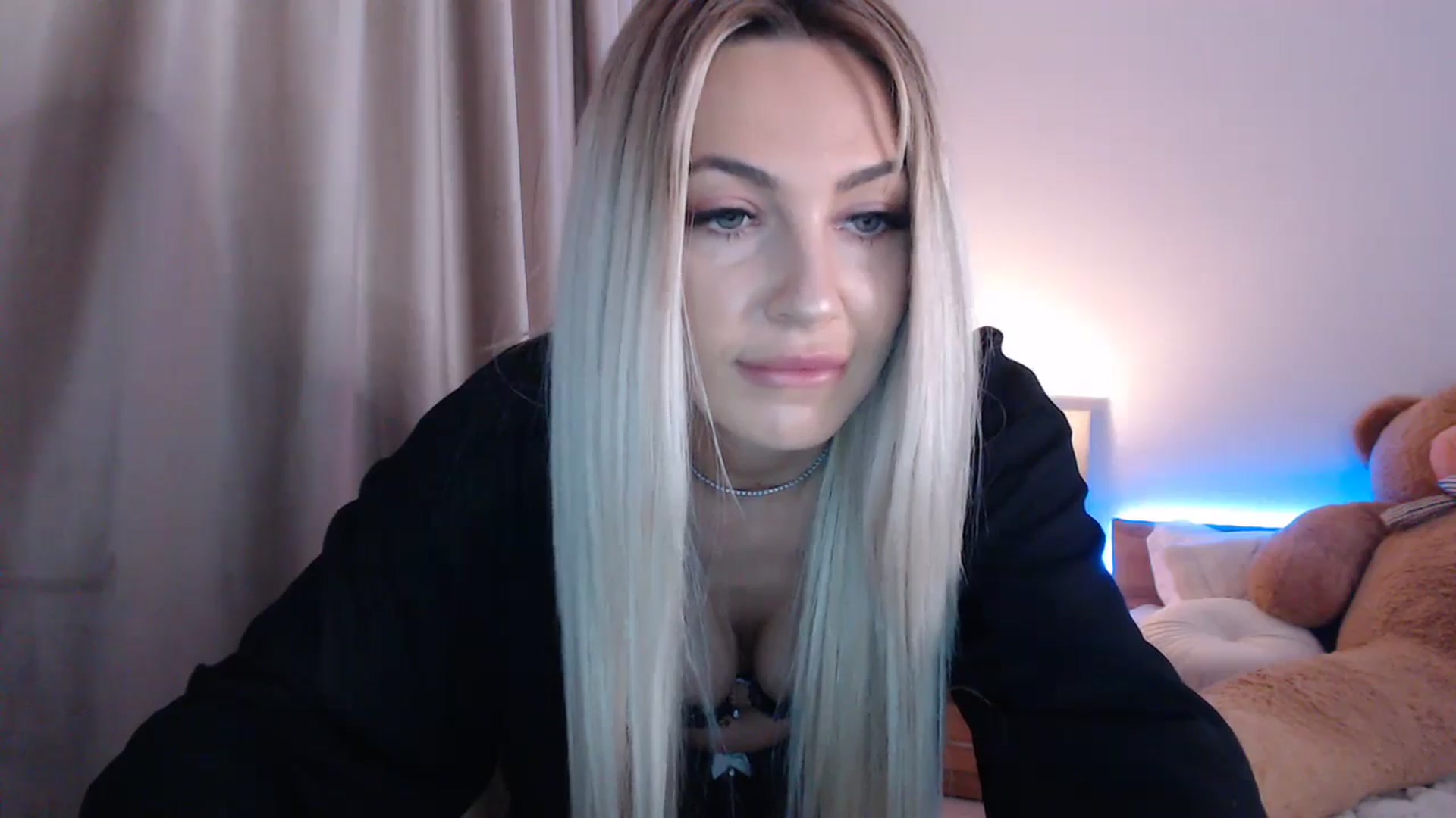 Gallery image thumbnail from BlondeIsBack's myfreecams stream on, 05/19/2024, 01:17 image 16 of 20
