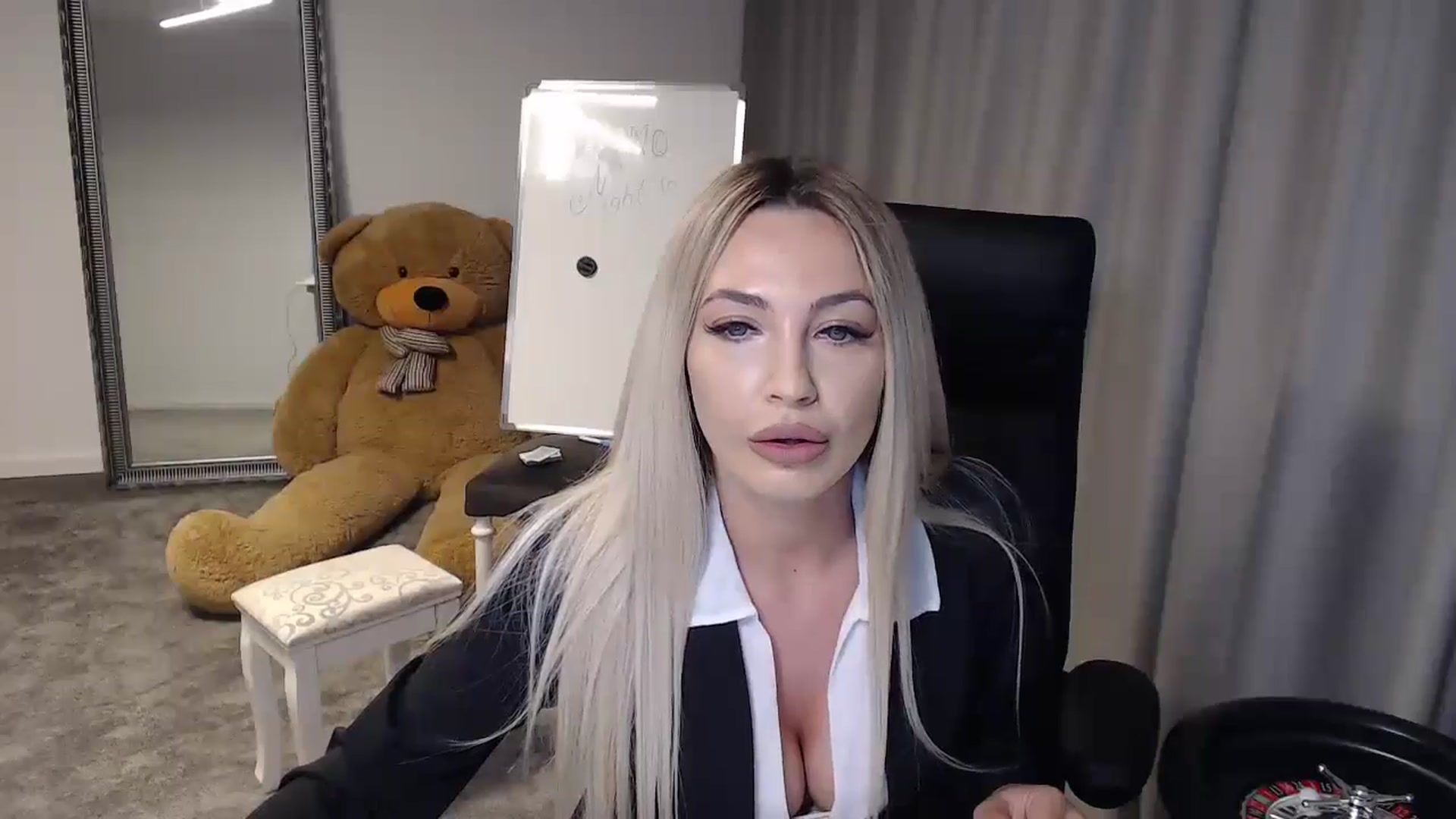 Gallery image thumbnail from BlondeIsBack's myfreecams stream on, 05/23/2024, 20:39 image 12 of 20