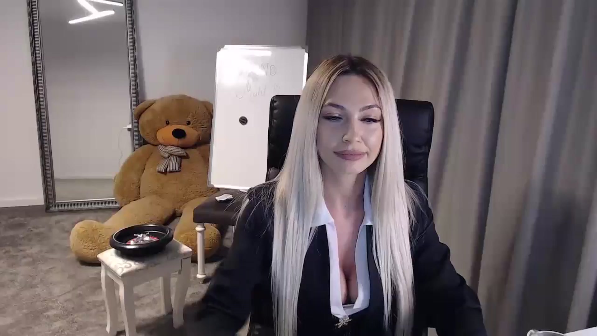 Gallery image thumbnail from BlondeIsBack's myfreecams stream on, 05/23/2024, 20:39 image 1 of 20