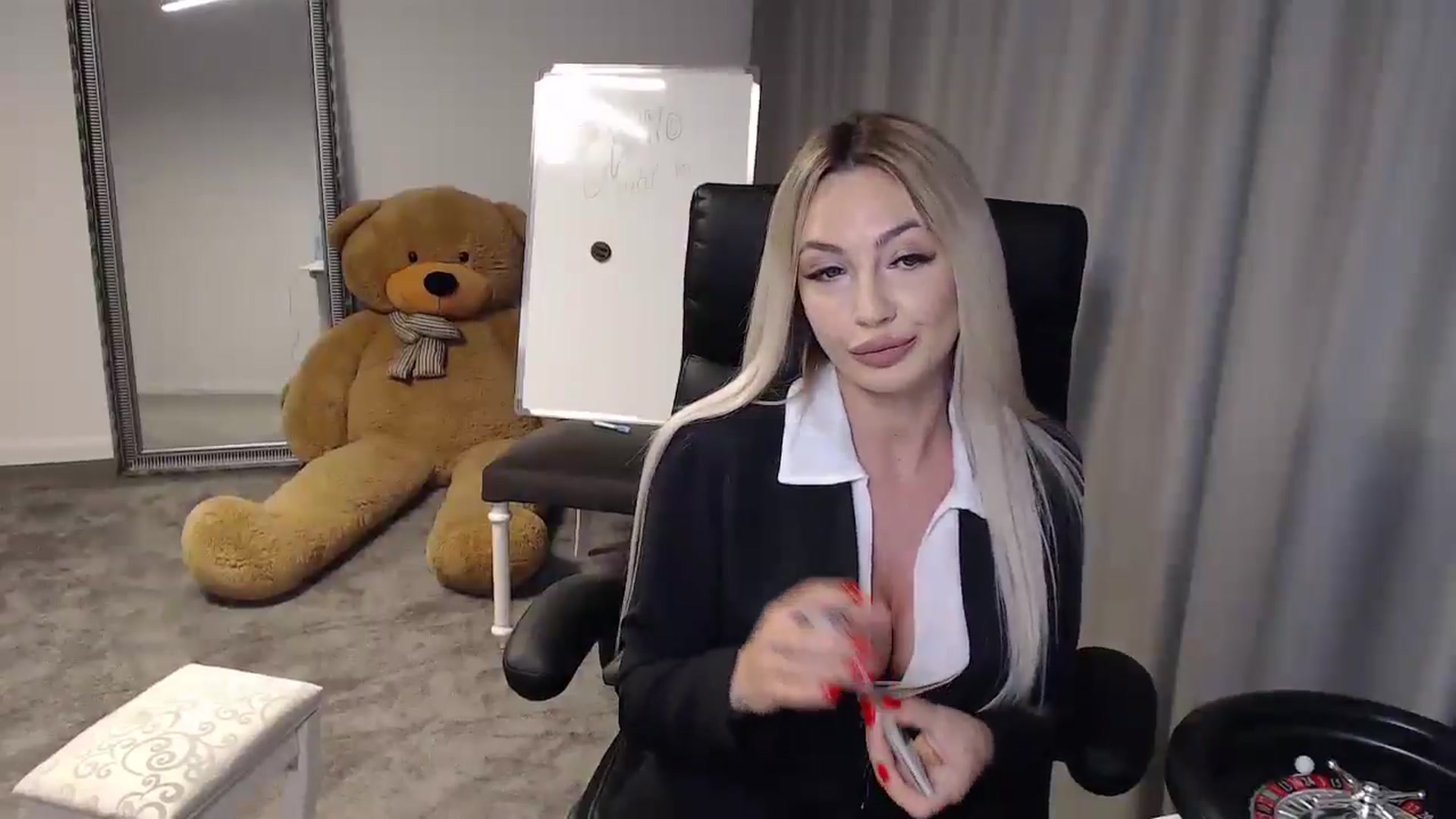 Gallery image thumbnail from BlondeIsBack's myfreecams stream on, 05/23/2024, 20:39 image 16 of 20