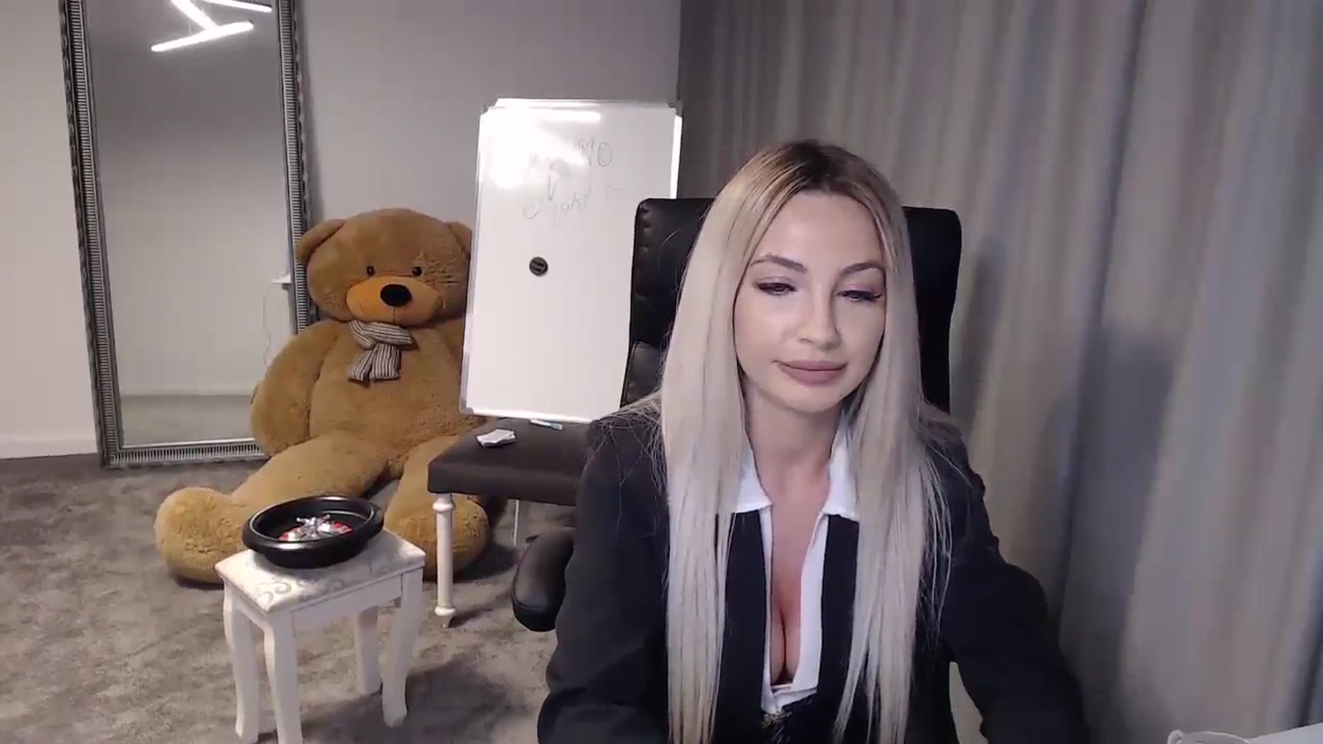 Gallery image thumbnail from BlondeIsBack's myfreecams stream on, 05/23/2024, 20:39 image 5 of 20