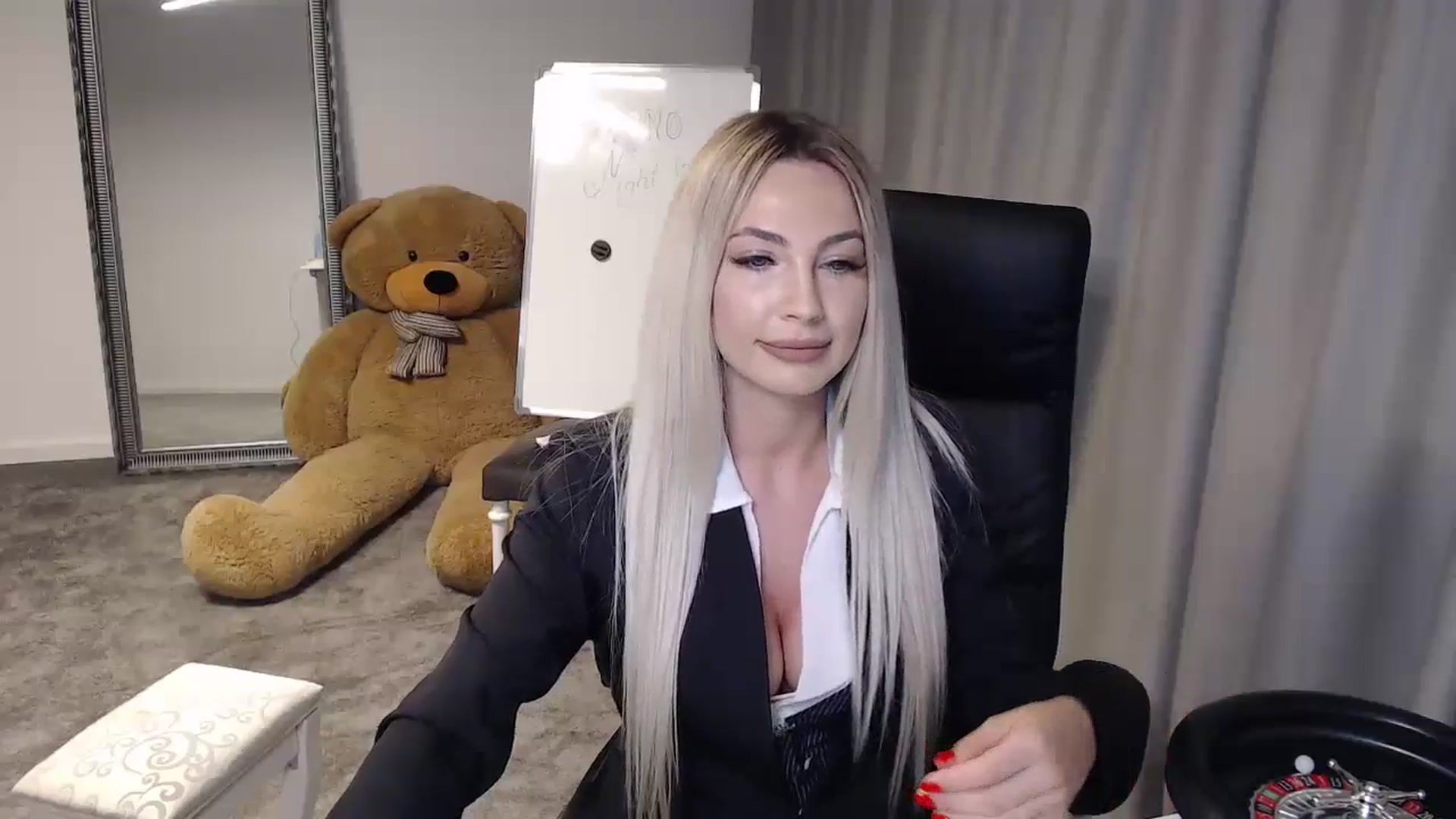 Gallery image thumbnail from BlondeIsBack's myfreecams stream on, 05/23/2024, 20:39 image 15 of 20
