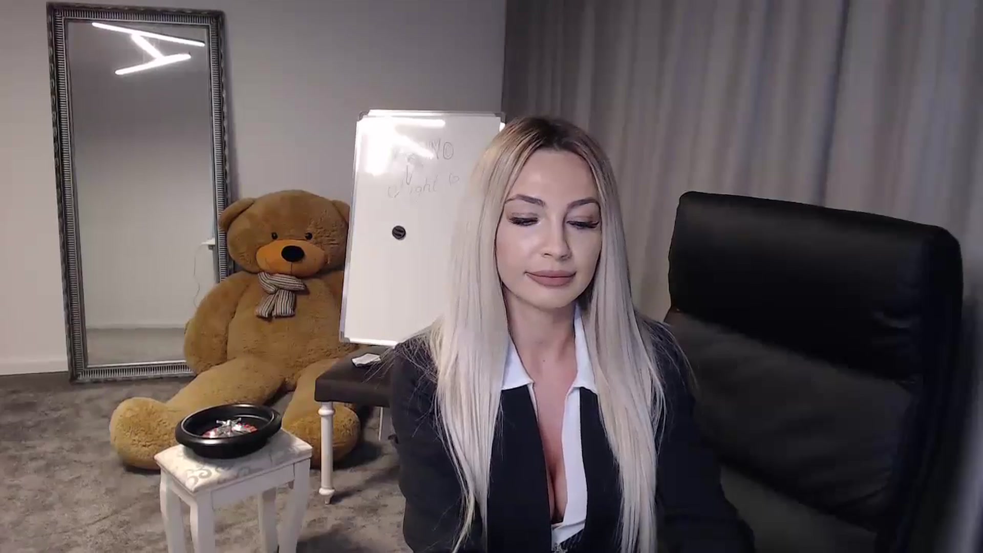 Gallery image thumbnail from BlondeIsBack's myfreecams stream on, 05/23/2024, 20:39 image 7 of 20