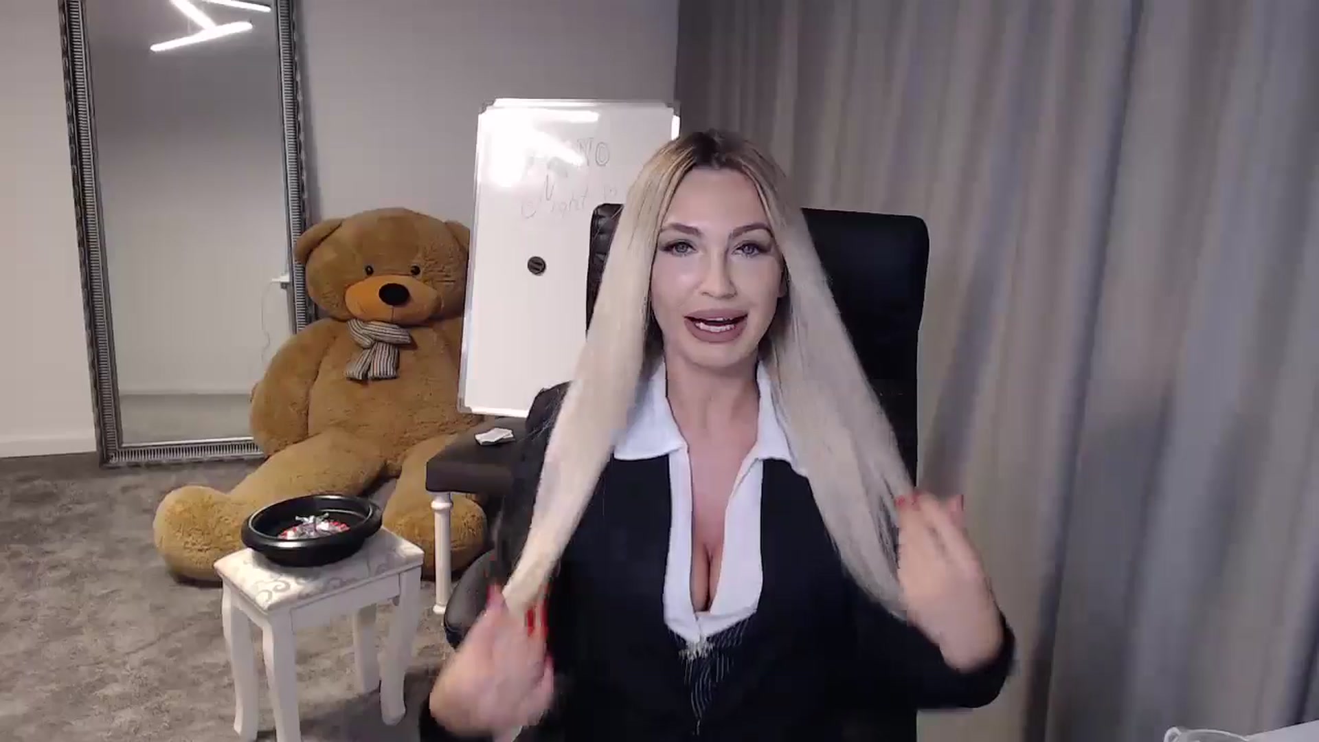 Gallery image thumbnail from BlondeIsBack's myfreecams stream on, 05/23/2024, 20:39 image 3 of 20