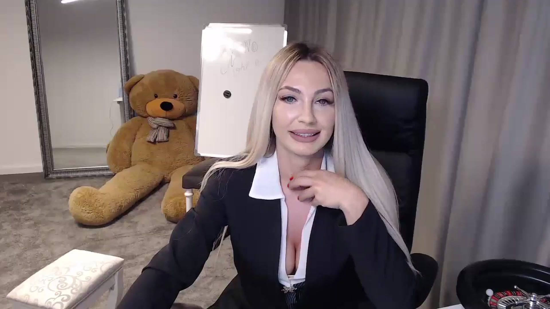 Gallery image thumbnail from BlondeIsBack's myfreecams stream on, 05/23/2024, 20:39 image 19 of 20