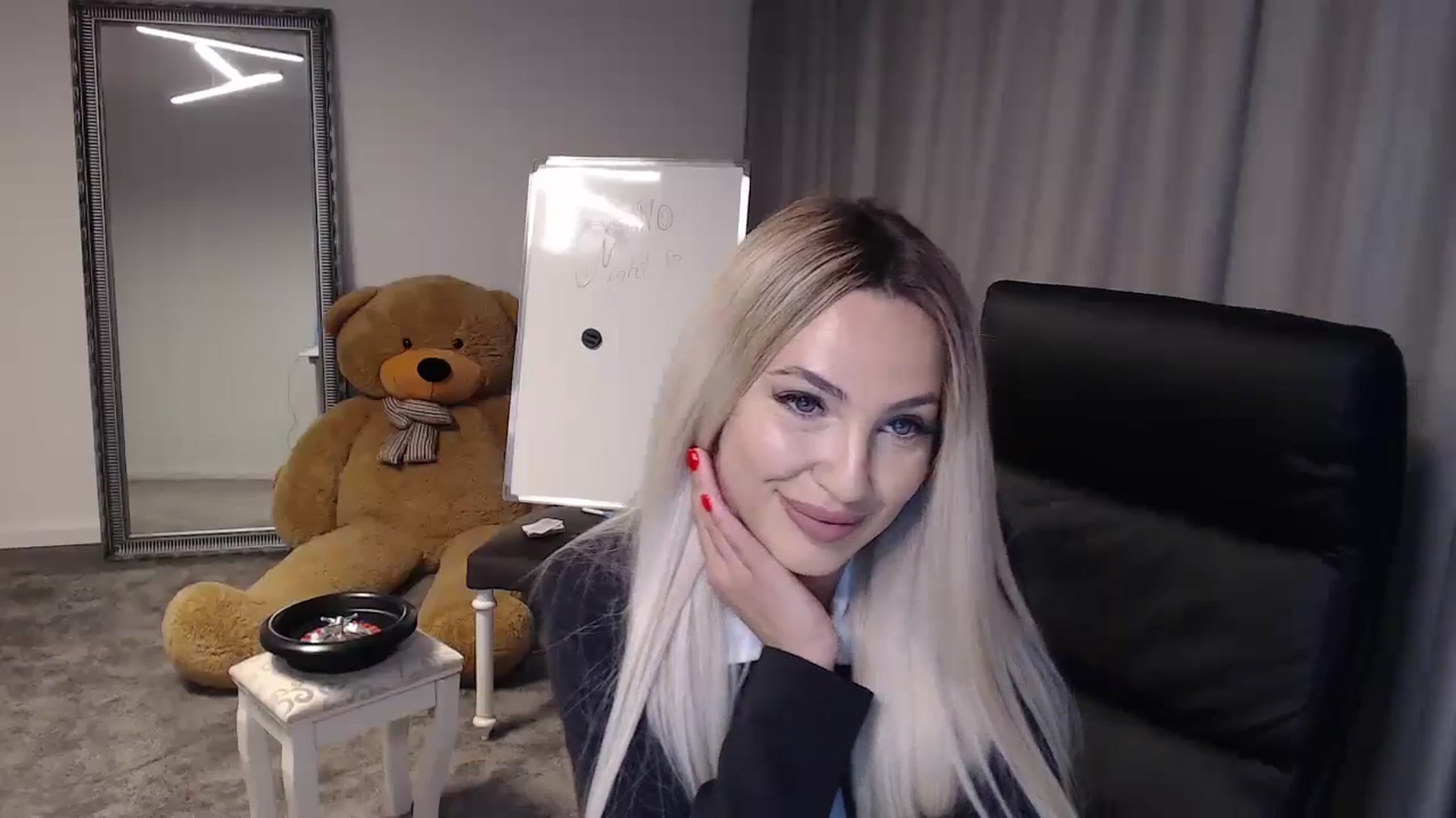 Gallery image thumbnail from BlondeIsBack's myfreecams stream on, 05/23/2024, 20:39 image 8 of 20