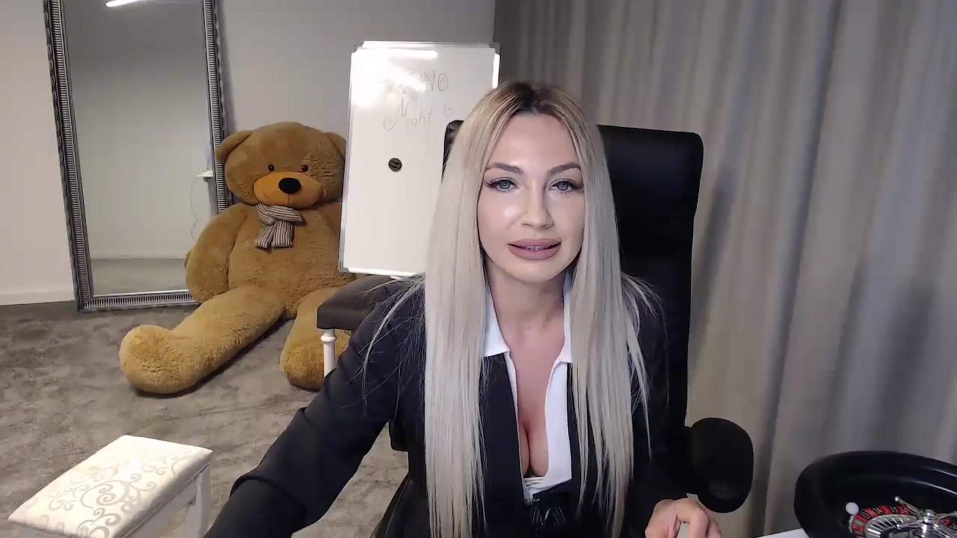 Gallery image thumbnail from BlondeIsBack's myfreecams stream on, 05/23/2024, 20:39 image 18 of 20