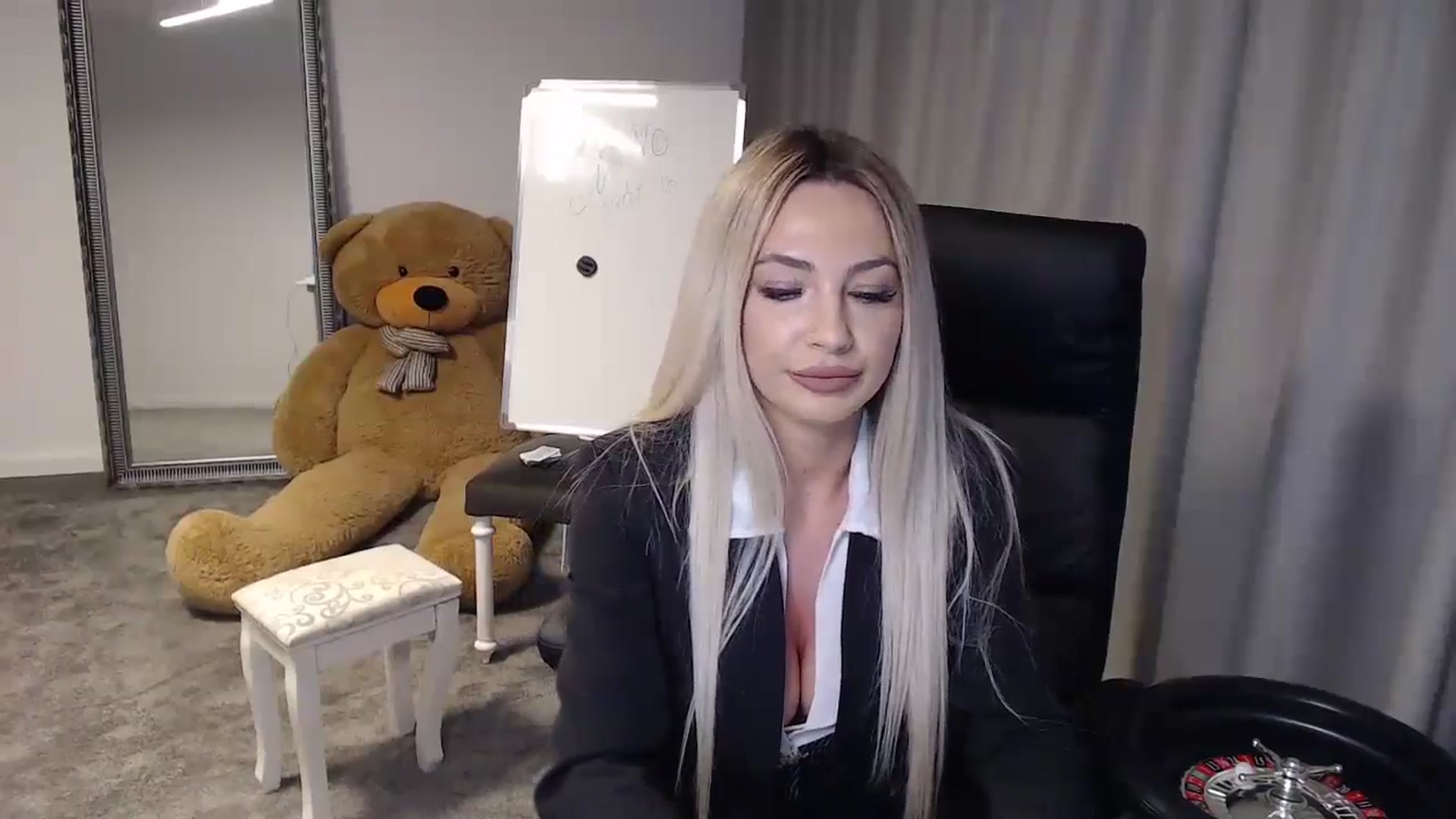 Gallery image thumbnail from BlondeIsBack's myfreecams stream on, 05/23/2024, 20:39 image 10 of 20