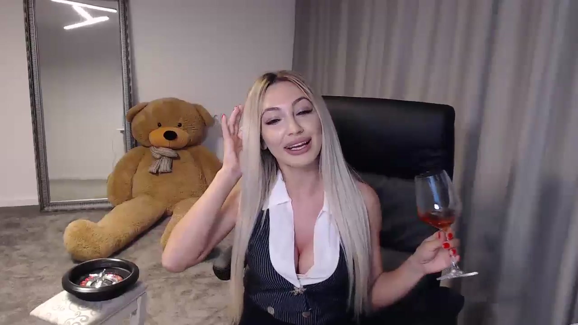 Gallery image thumbnail from BlondeIsBack's myfreecams stream on, 05/23/2024, 22:09 image 16 of 20