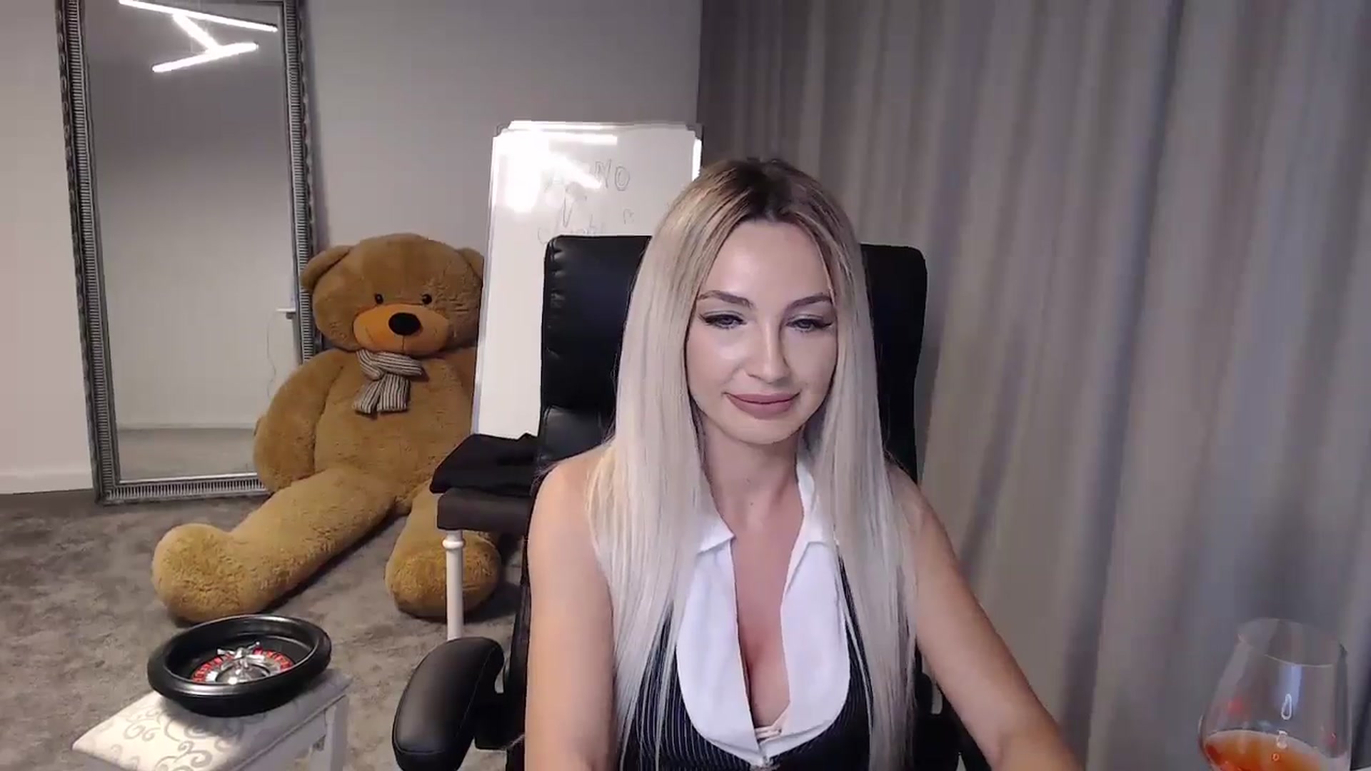 Gallery image thumbnail from BlondeIsBack's myfreecams stream on, 05/23/2024, 22:09 image 13 of 20