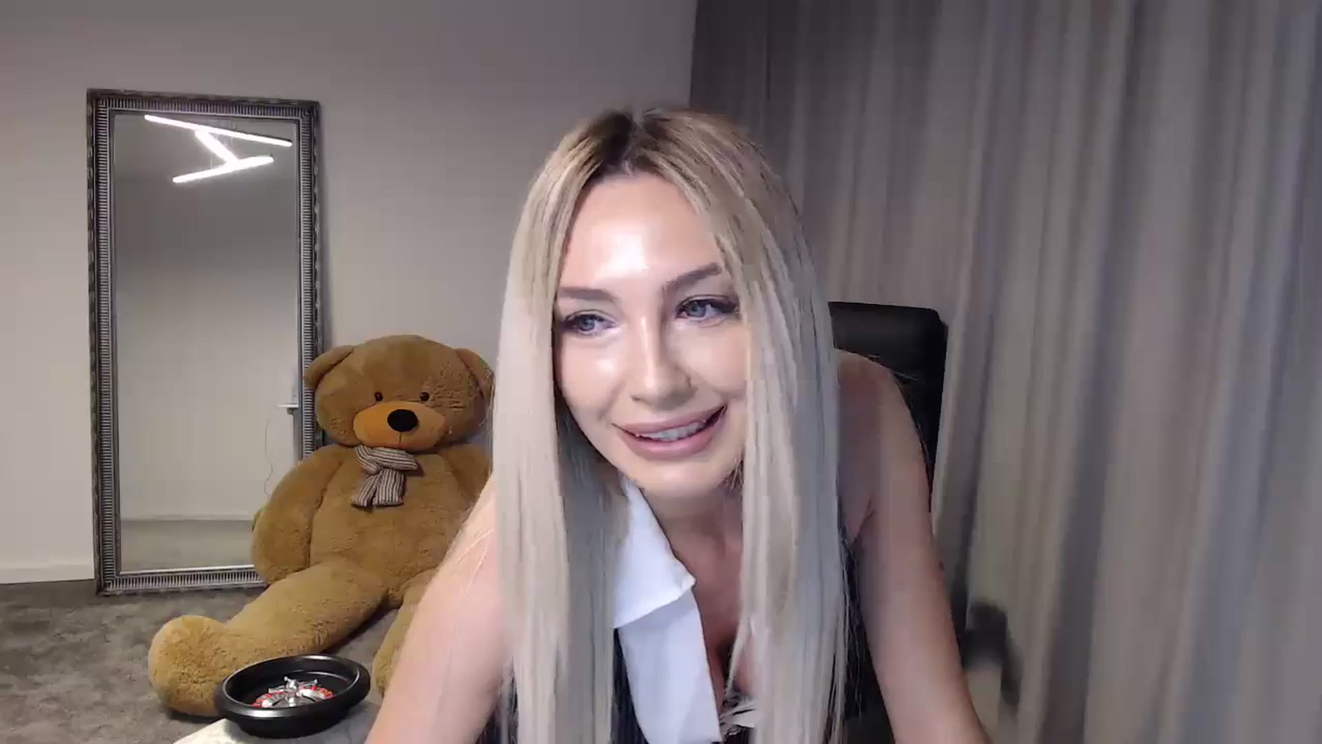 Gallery image thumbnail from BlondeIsBack's myfreecams stream on, 05/23/2024, 23:49 image 9 of 20