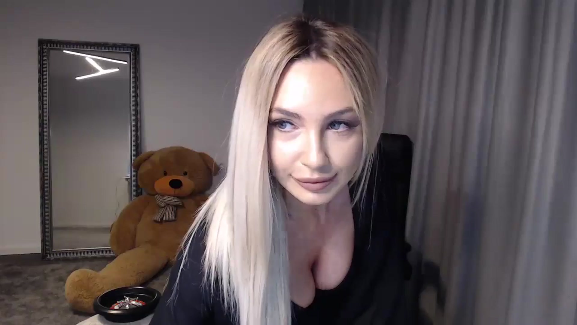 Gallery image thumbnail from BlondeIsBack's myfreecams stream on, 05/23/2024, 23:49 image 10 of 20