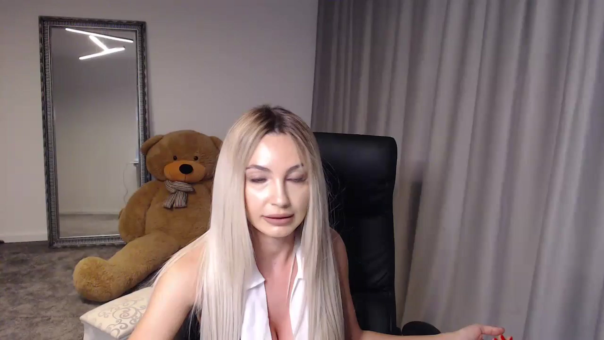 Gallery image thumbnail from BlondeIsBack's myfreecams stream on, 05/23/2024, 23:49 image 1 of 20