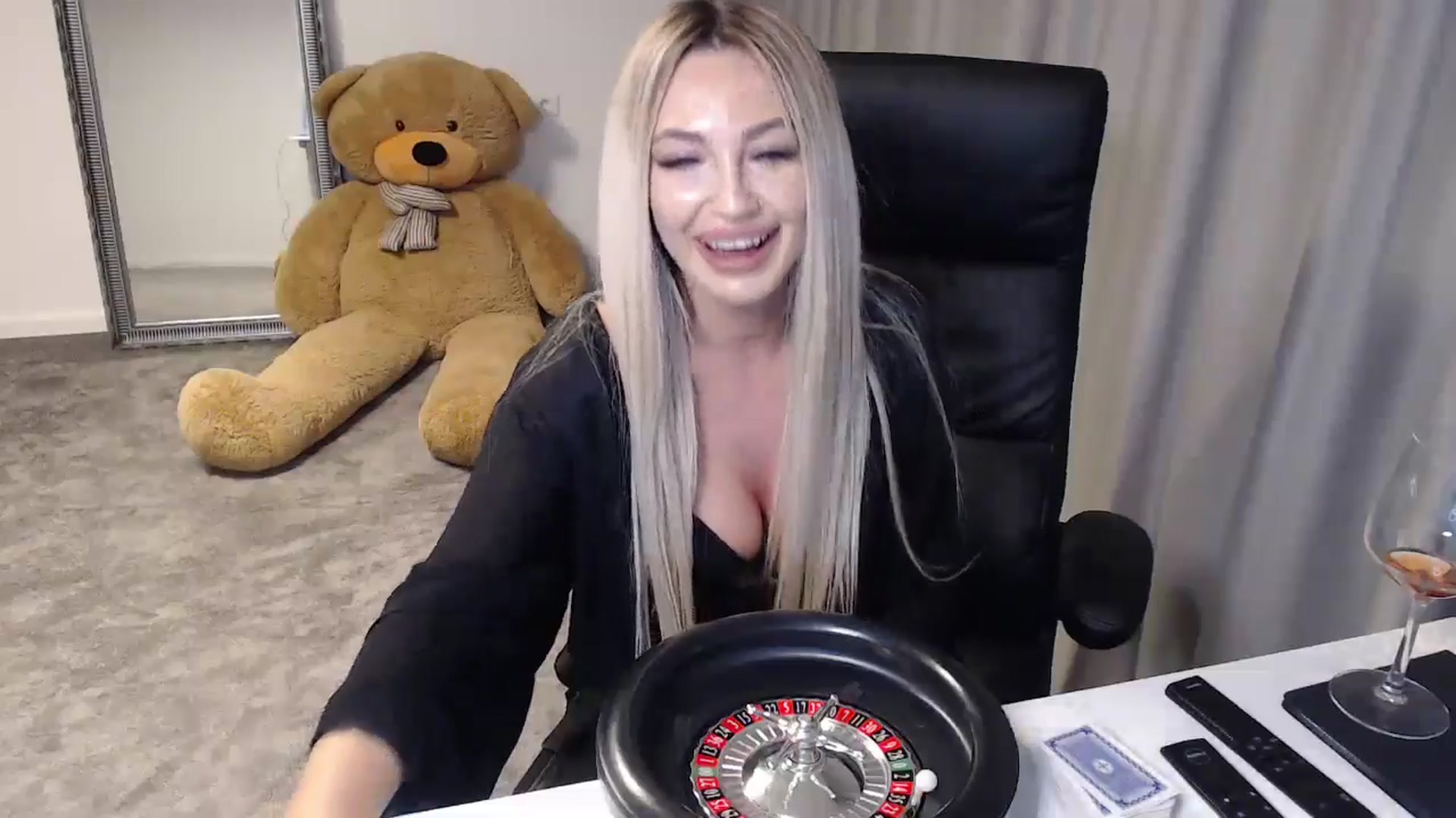 Gallery image thumbnail from BlondeIsBack's myfreecams stream on, 05/23/2024, 23:49 image 19 of 20