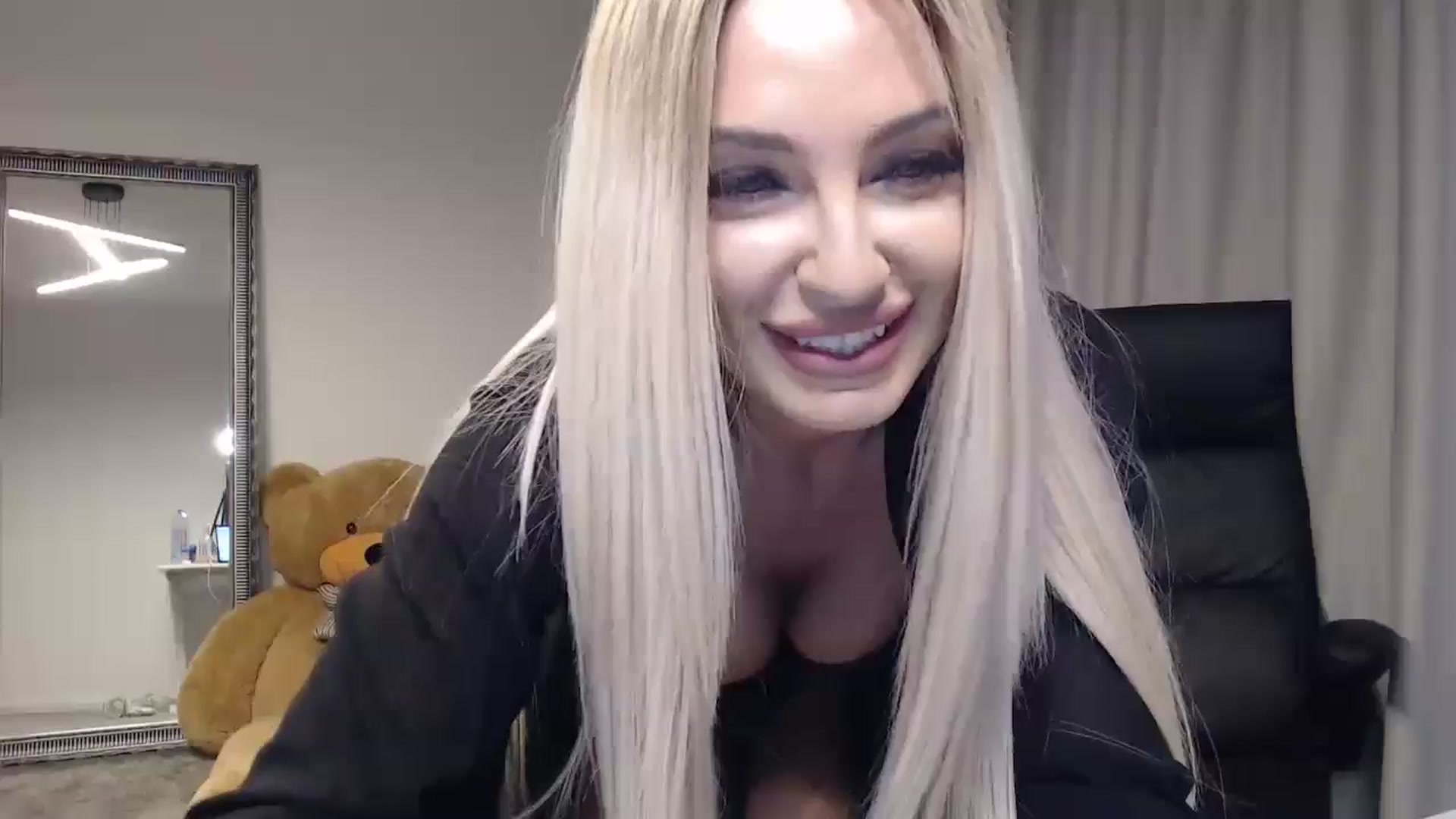 Gallery image thumbnail from BlondeIsBack's myfreecams stream on, 05/24/2024, 24:15 image 1 of 20