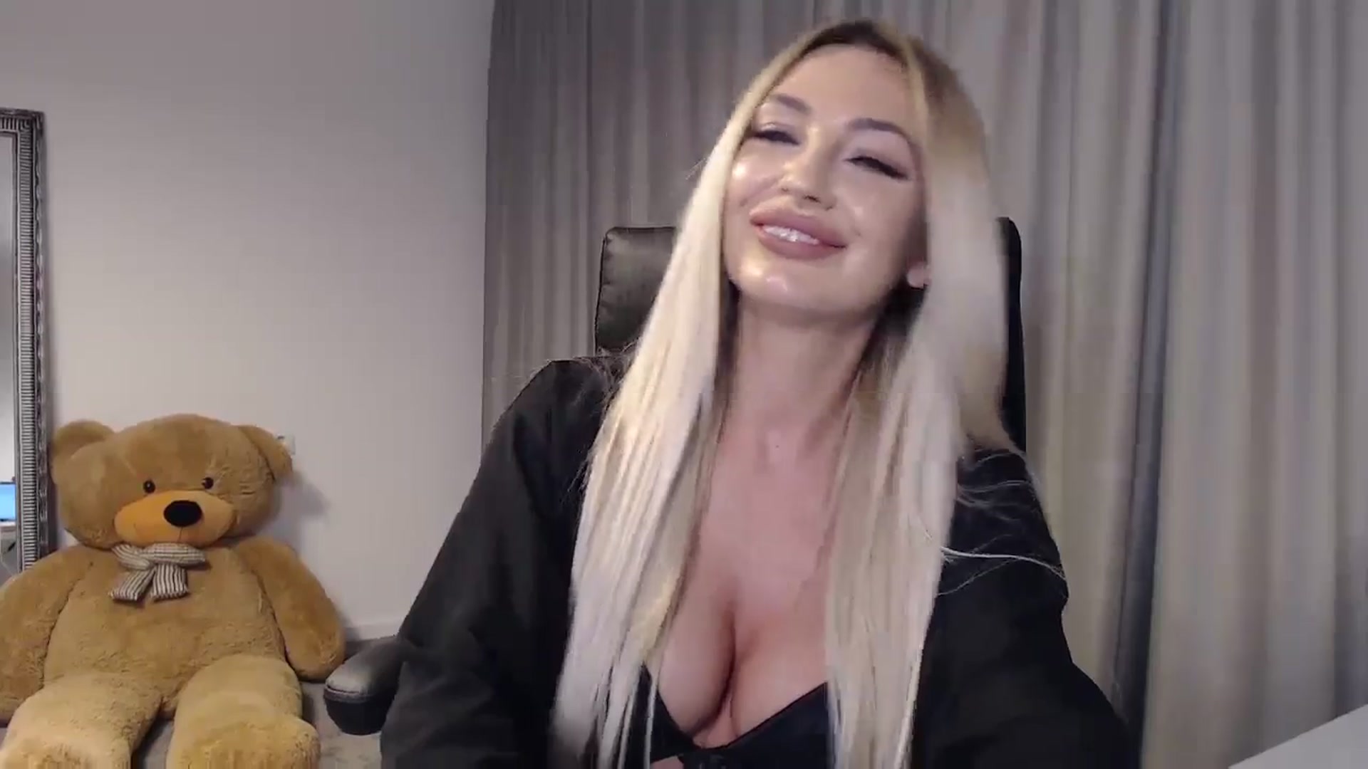 Gallery image thumbnail from BlondeIsBack's myfreecams stream on, 05/24/2024, 24:15 image 17 of 20