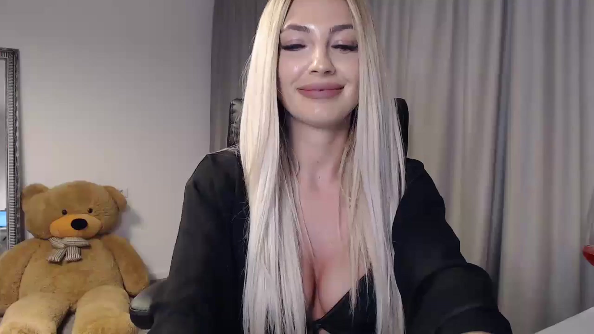 Gallery image thumbnail from BlondeIsBack's myfreecams stream on, 05/24/2024, 24:15 image 15 of 20