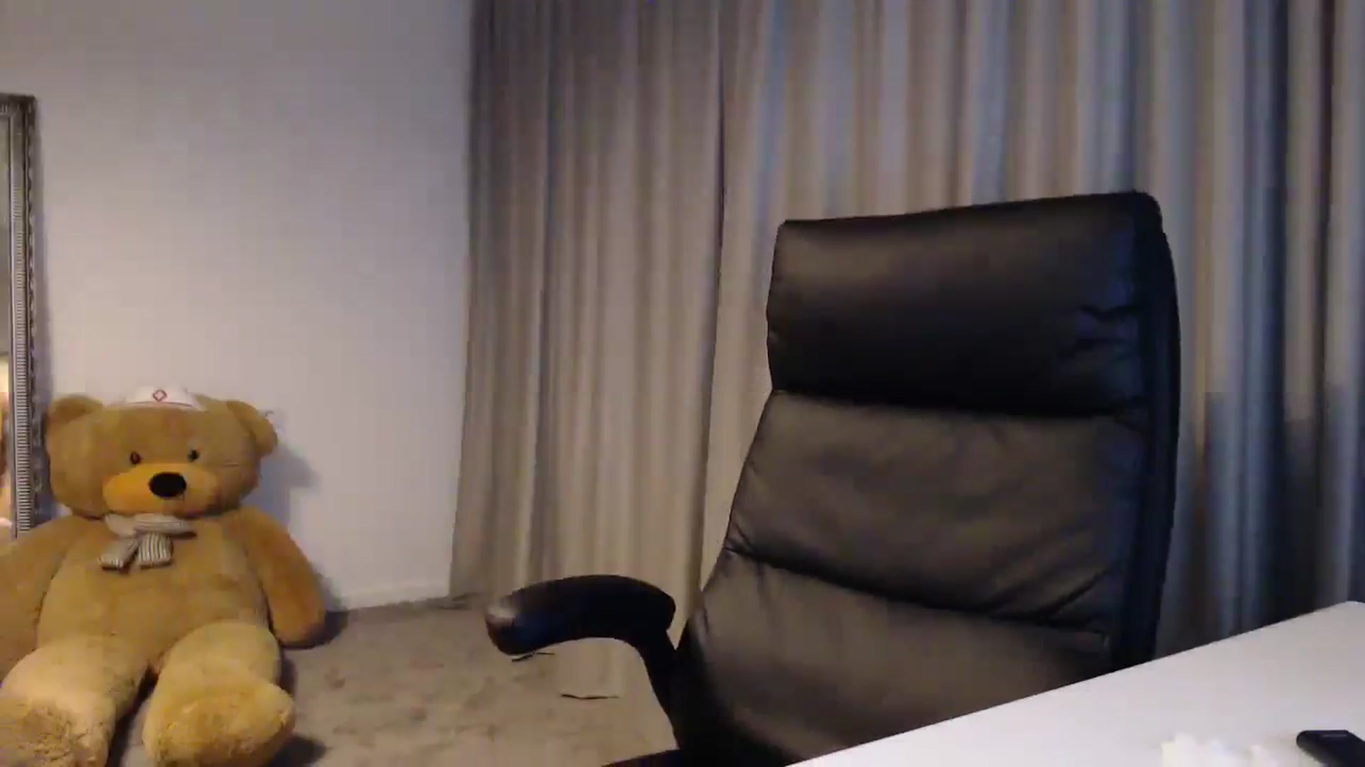Gallery image thumbnail from BlondeIsBack's myfreecams stream on, 05/24/2024, 23:45 image 14 of 20