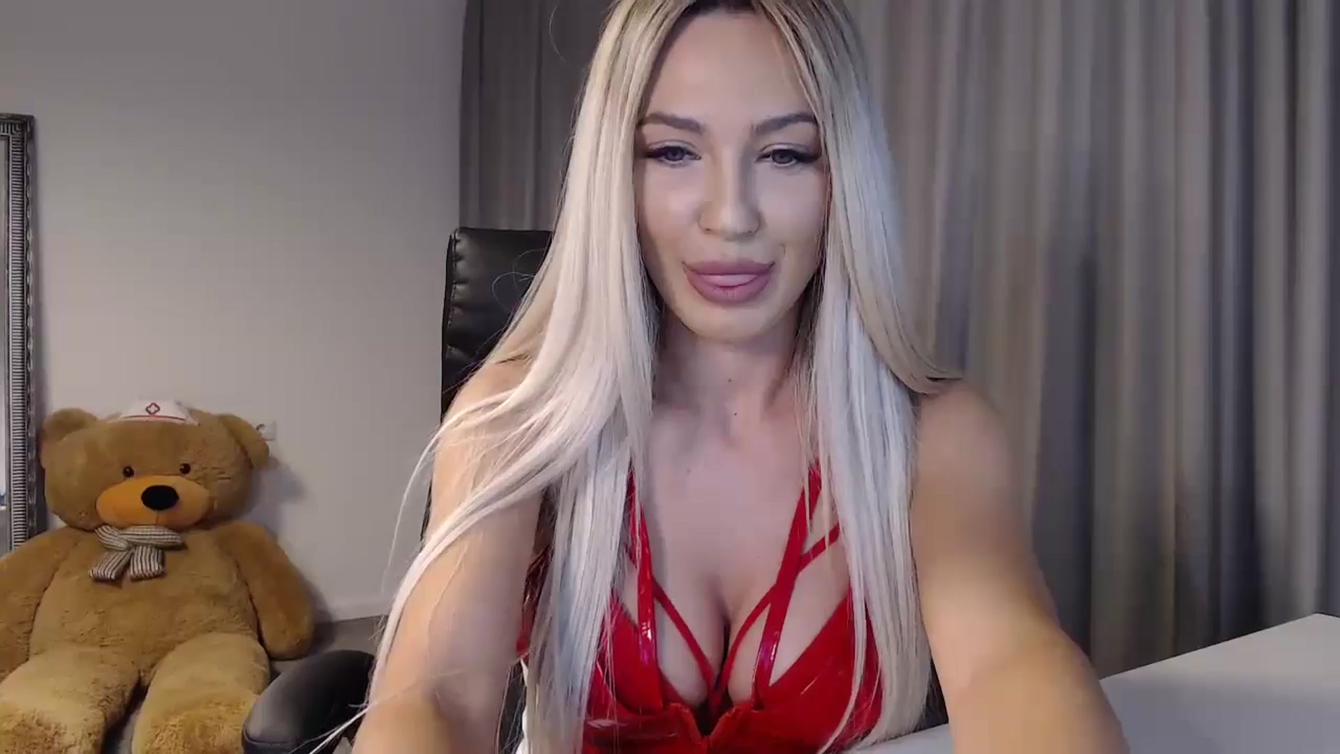 Gallery image thumbnail from BlondeIsBack's myfreecams stream on, 05/24/2024, 23:45 image 10 of 20