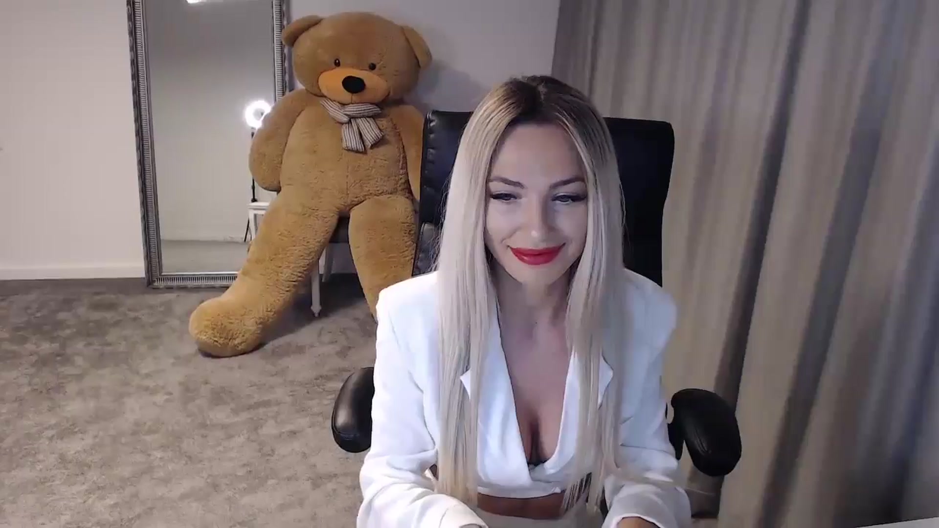 Gallery image thumbnail from BlondeIsBack's myfreecams stream on, 05/25/2024, 21:13 image 9 of 20