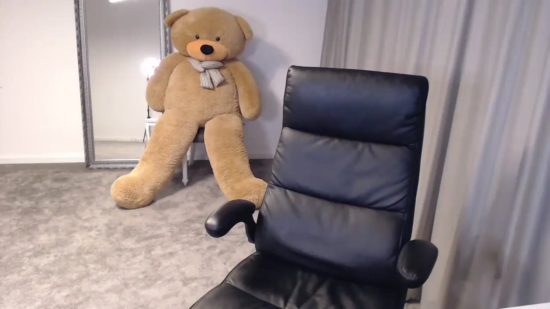 Gallery image thumbnail from BlondeIsBack's myfreecams stream on, 05/25/2024, 21:13 image 11 of 20