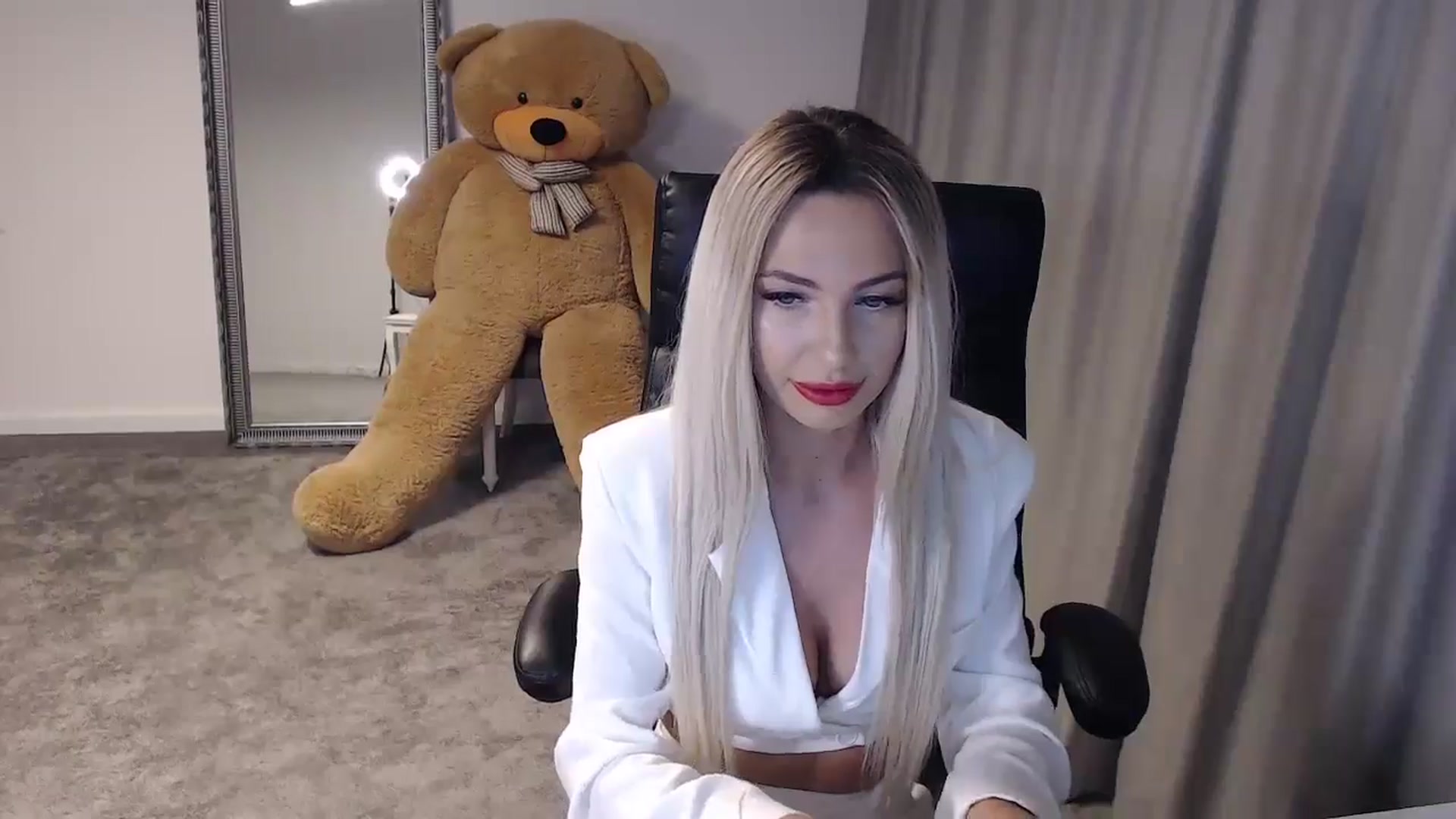 Gallery image thumbnail from BlondeIsBack's myfreecams stream on, 05/25/2024, 21:13 image 8 of 20