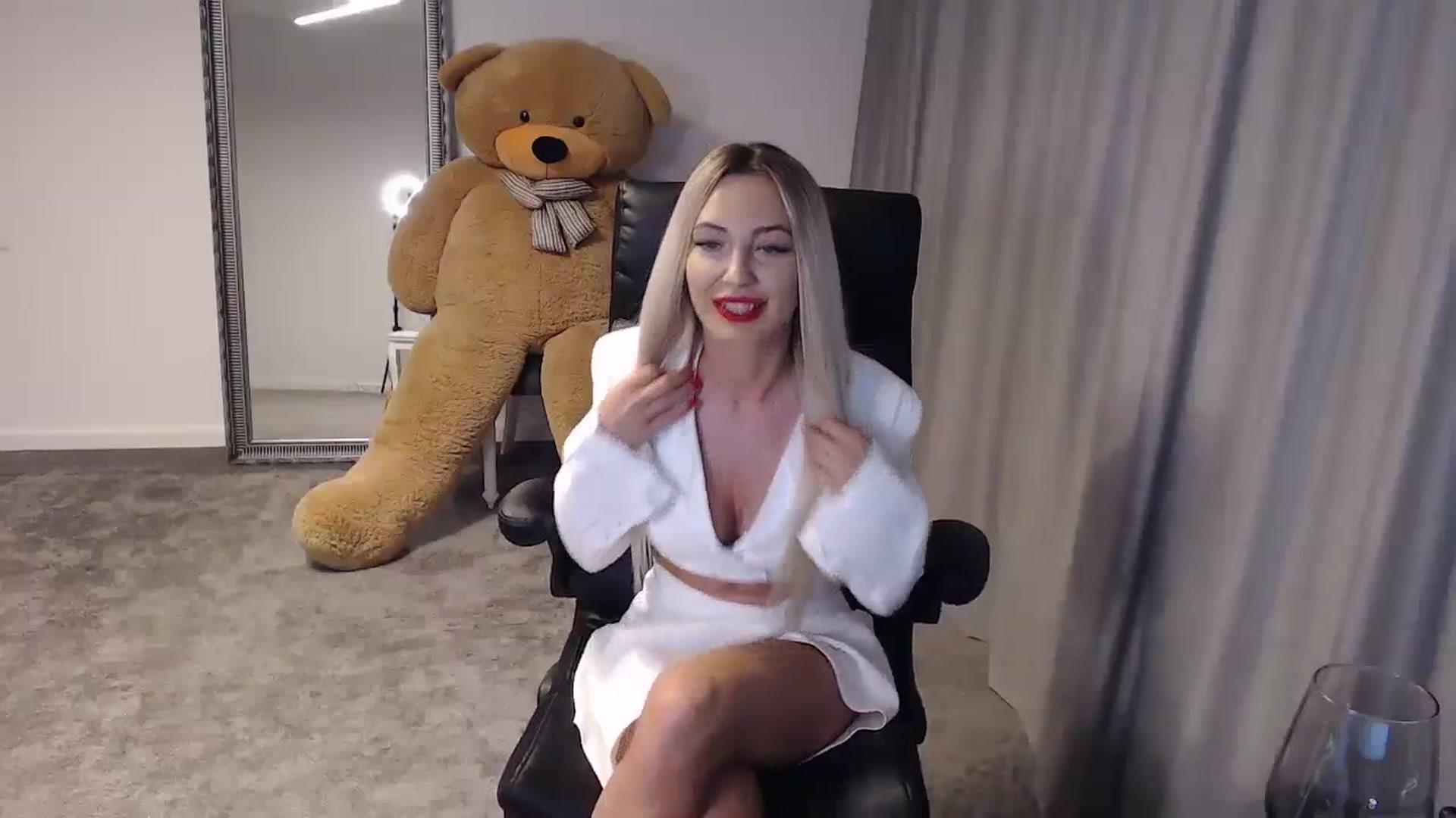 Gallery image thumbnail from BlondeIsBack's myfreecams stream on, 05/26/2024, 24:02 image 2 of 20