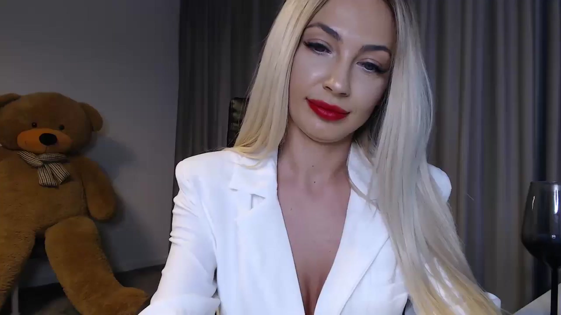 Gallery image thumbnail from BlondeIsBack's myfreecams stream on, 05/26/2024, 24:02 image 16 of 20