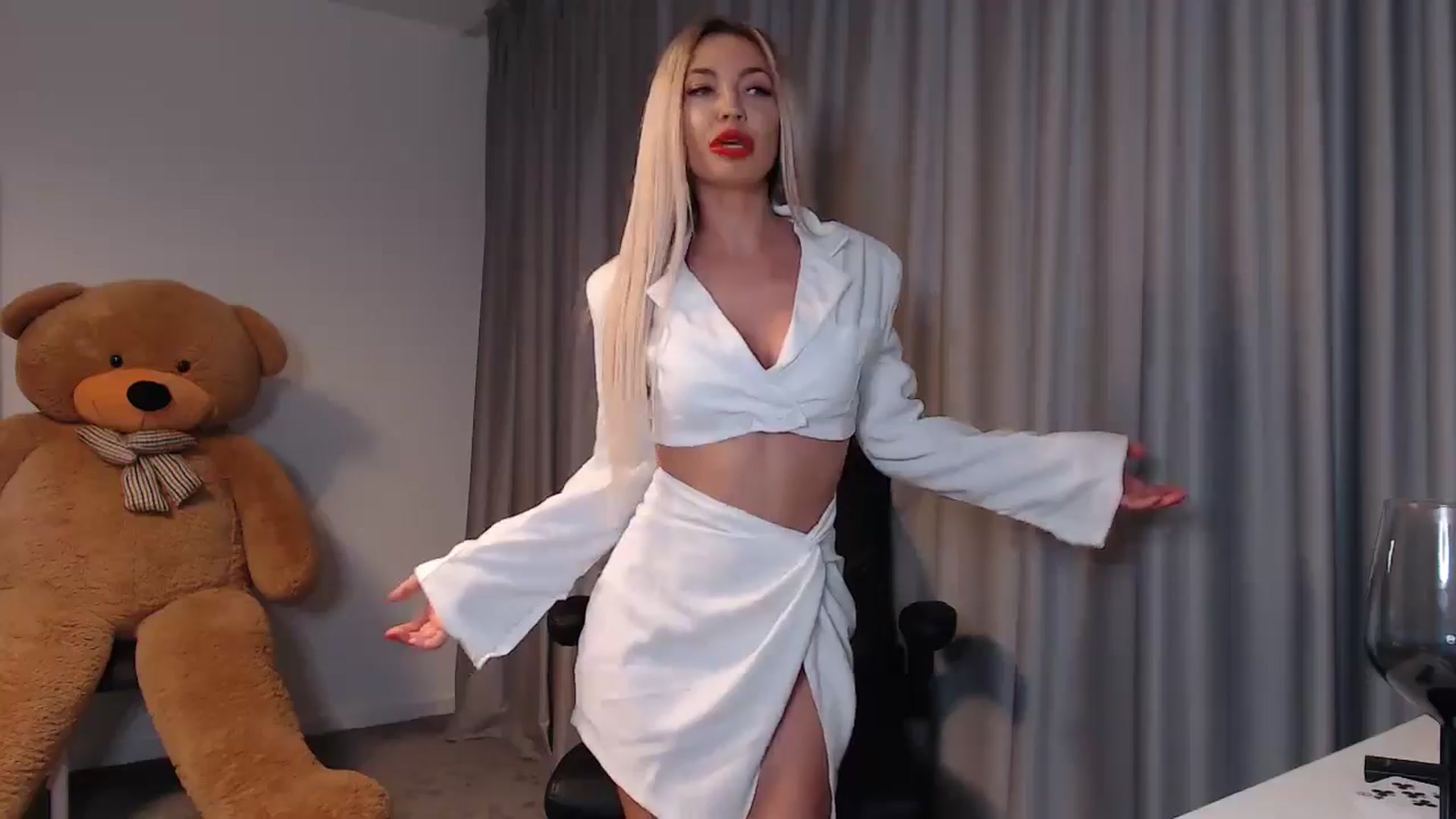 Gallery image thumbnail from BlondeIsBack's myfreecams stream on, 05/26/2024, 24:02 image 19 of 20