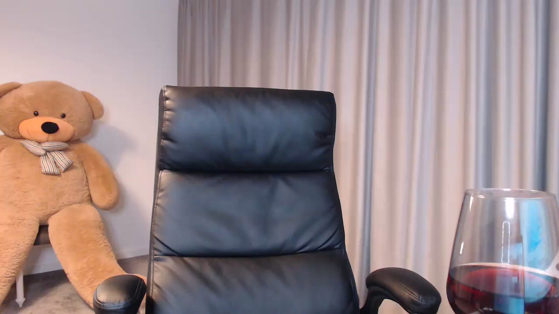 Gallery image thumbnail from BlondeIsBack's myfreecams stream on, 05/26/2024, 24:02 image 7 of 20