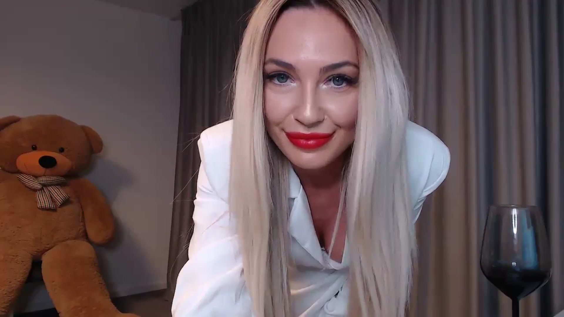 Gallery image thumbnail from BlondeIsBack's myfreecams stream on, 05/26/2024, 24:02 image 14 of 20
