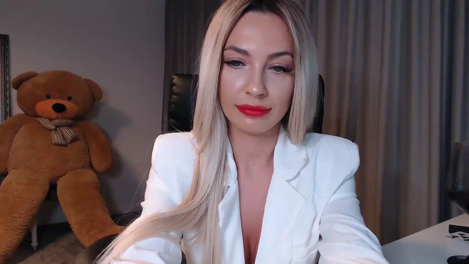 Gallery image thumbnail from BlondeIsBack's myfreecams stream on, 05/26/2024, 24:02 image 20 of 20
